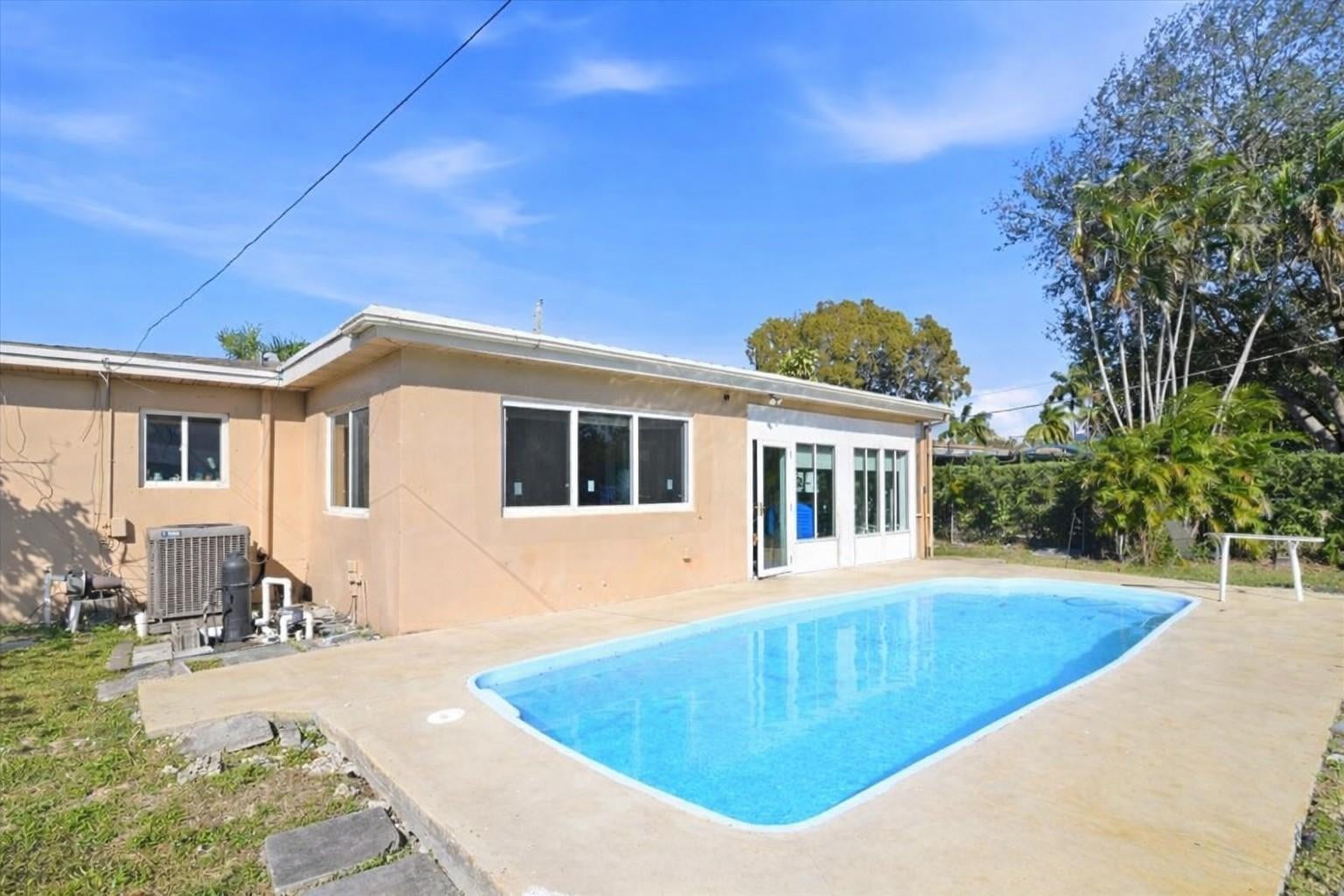 3BR – SingleFamilyResidence at 4014 Johnson Street