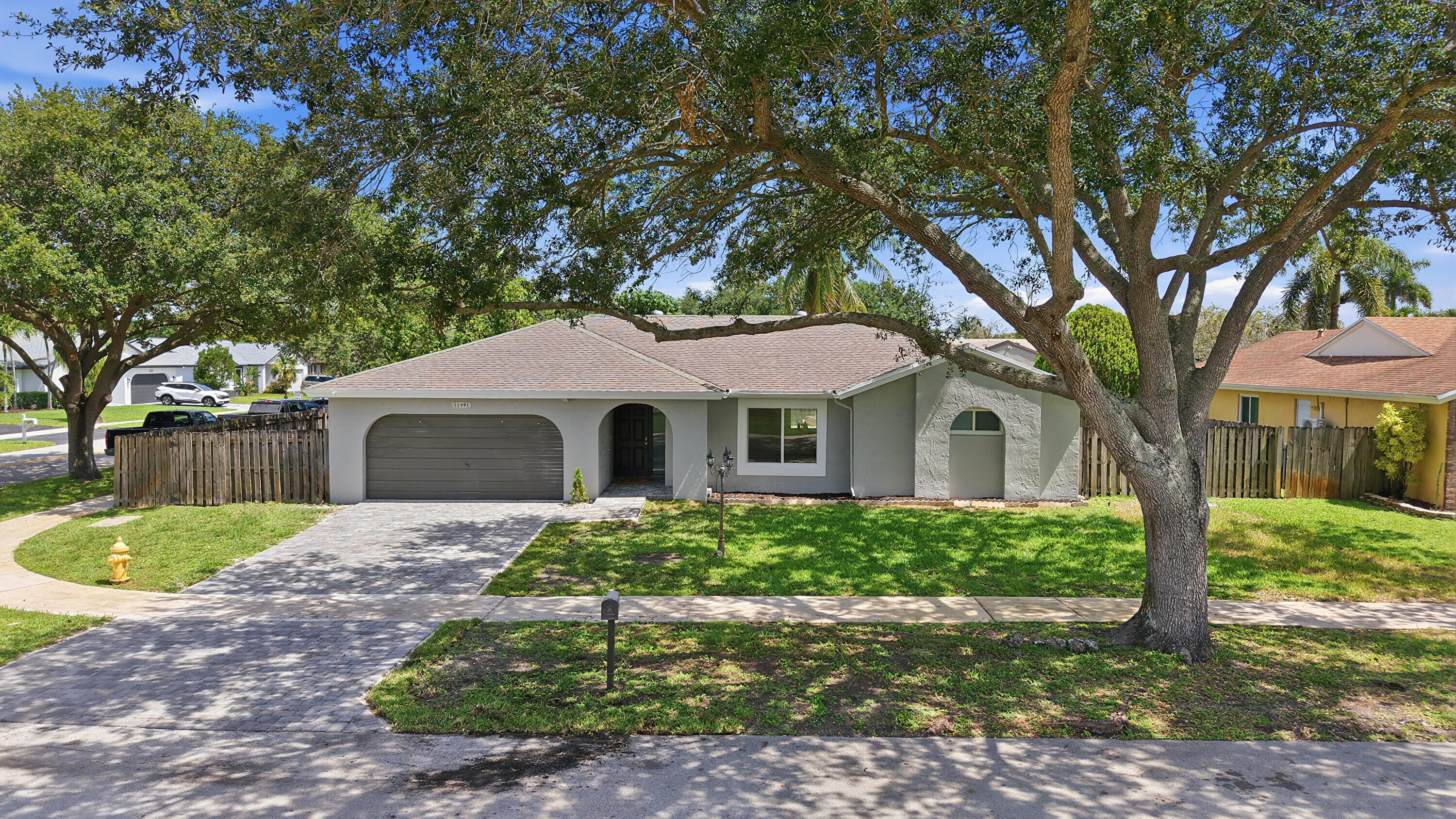 3BR – SingleFamilyResidence at 11991 SW 51st Court