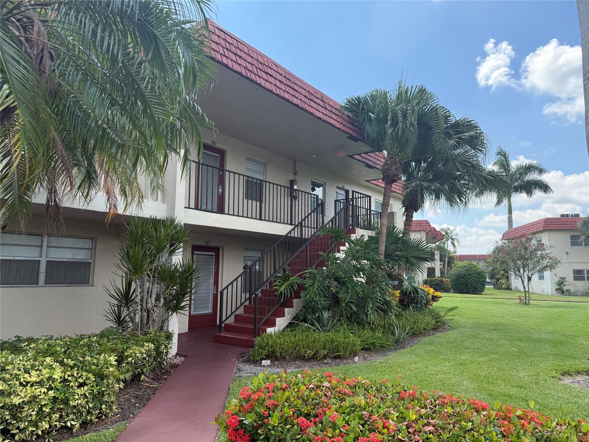 2BR – Condominium at 32 Abbey Lane #207