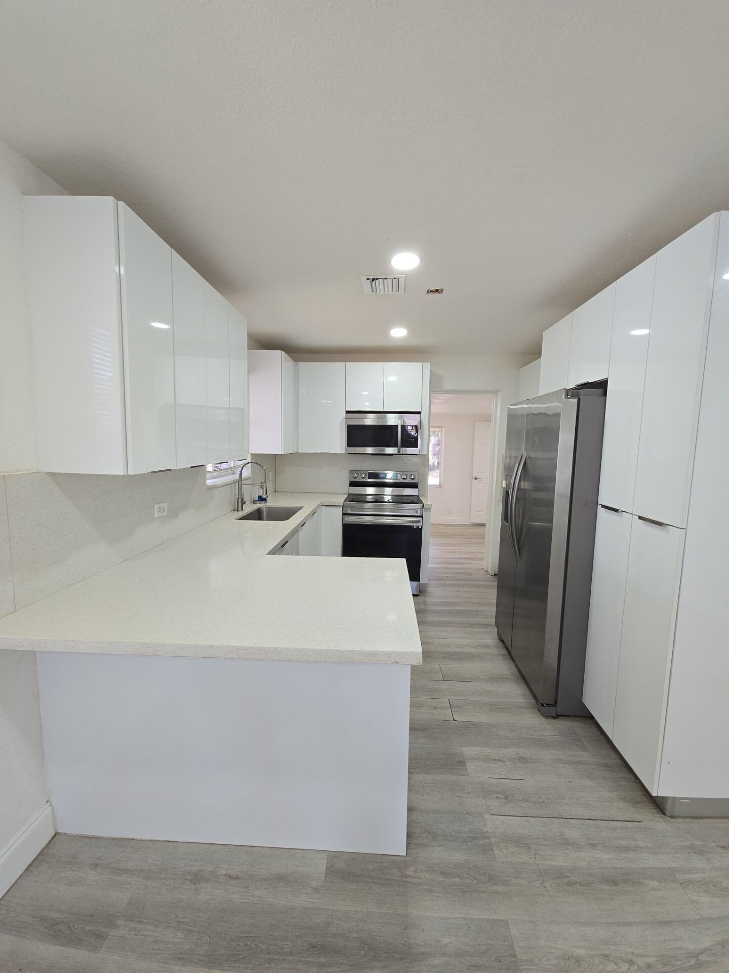 3BR – SingleFamilyResidence at 4819 SW 22nd Street