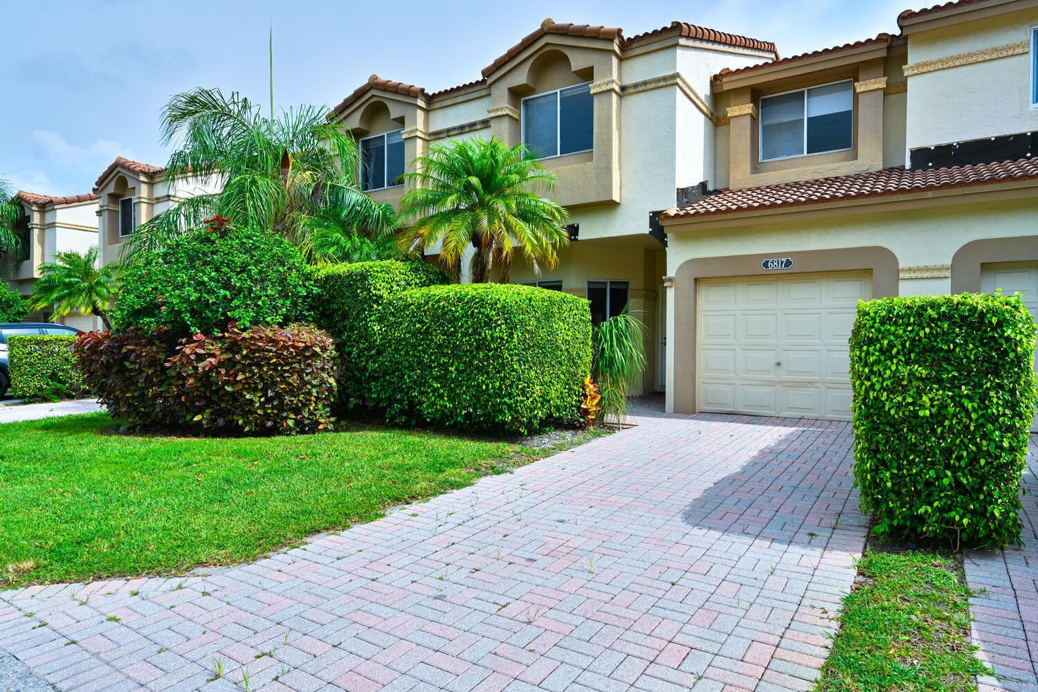 3BR – Townhouse at 6817 Via Regina