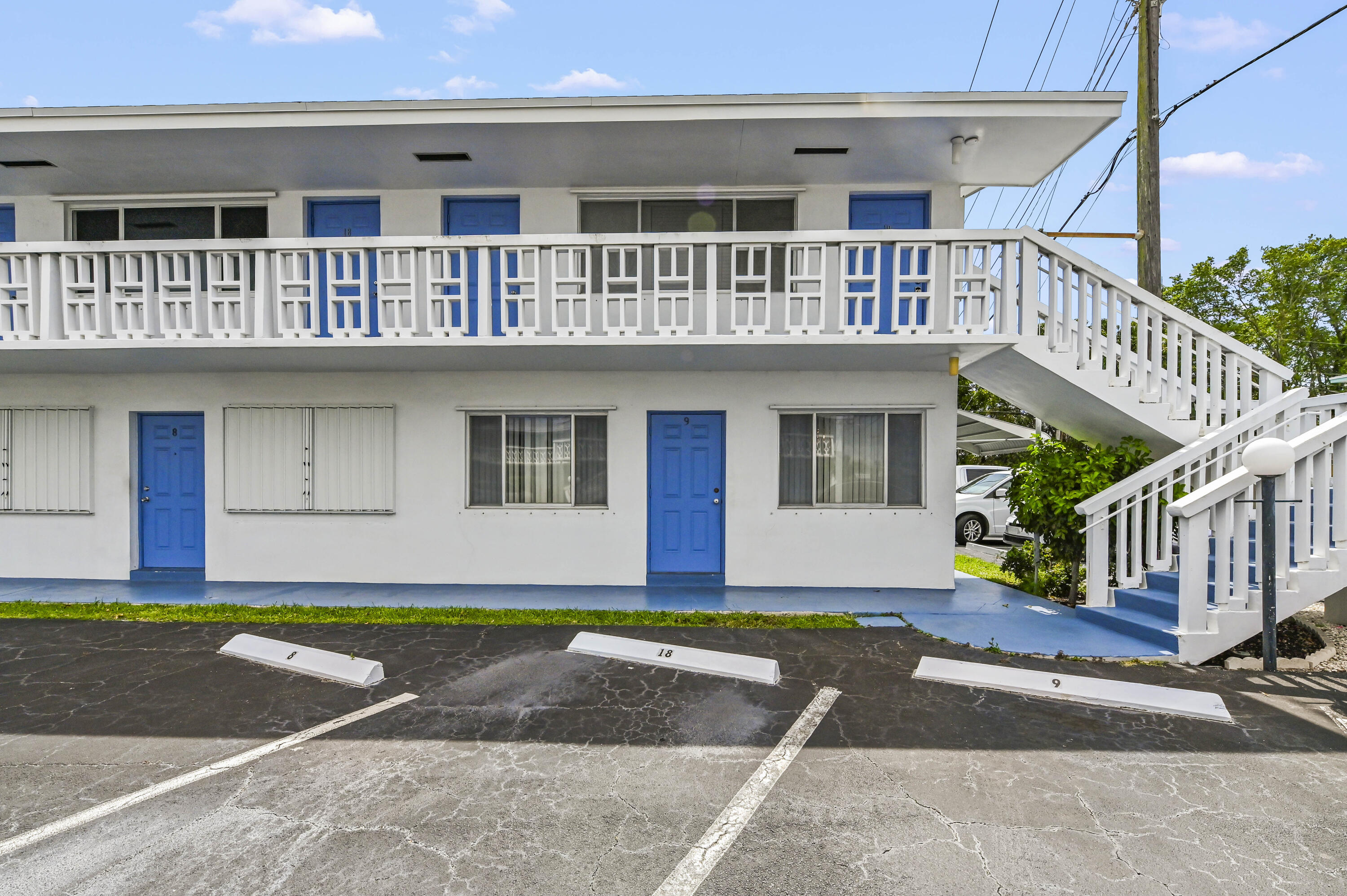 2BR – Condominium at 1950 Lake Osborne Drive #9