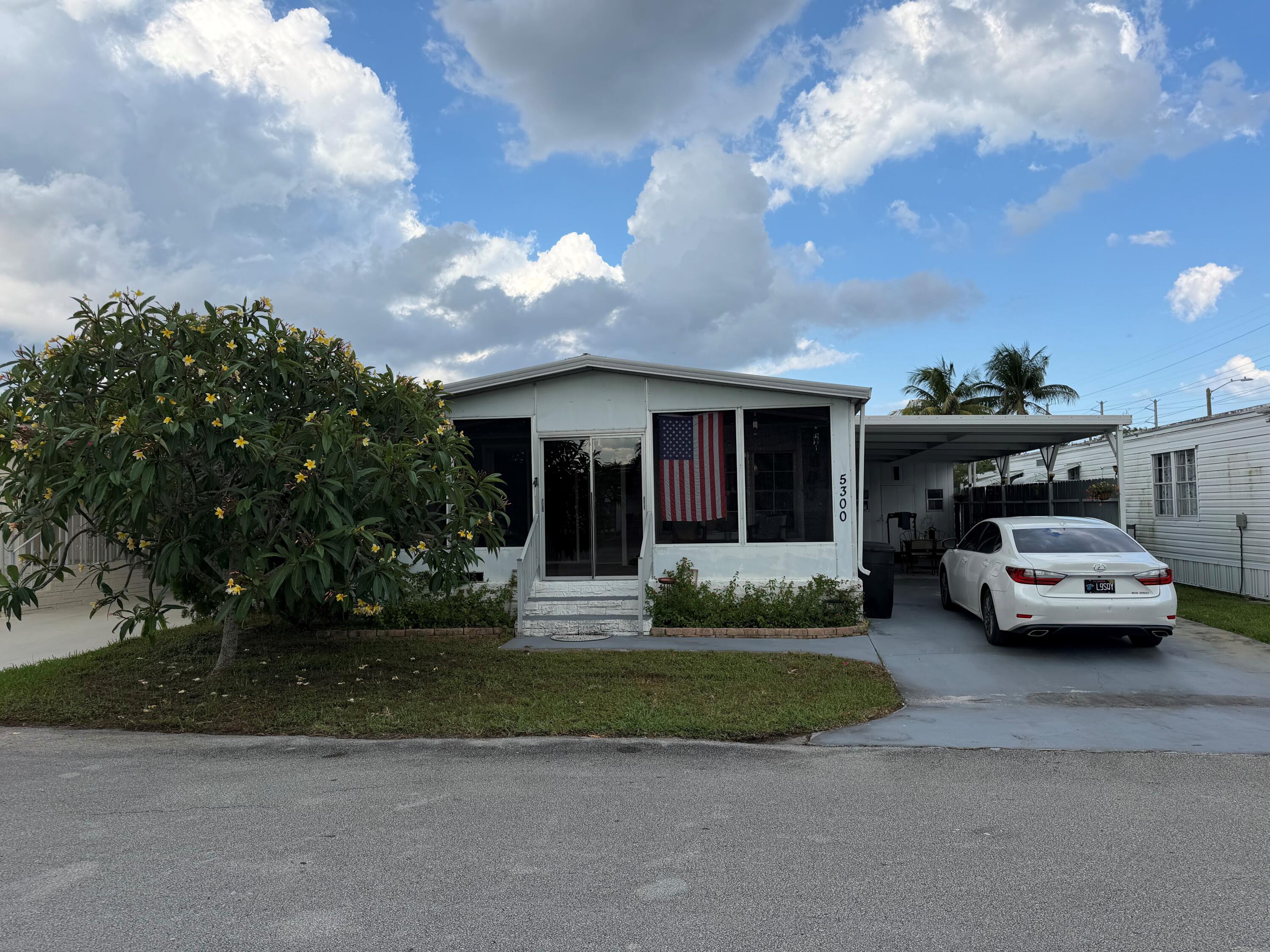 3BR – ManufacturedHome at 5300 SW 23rd Avenue