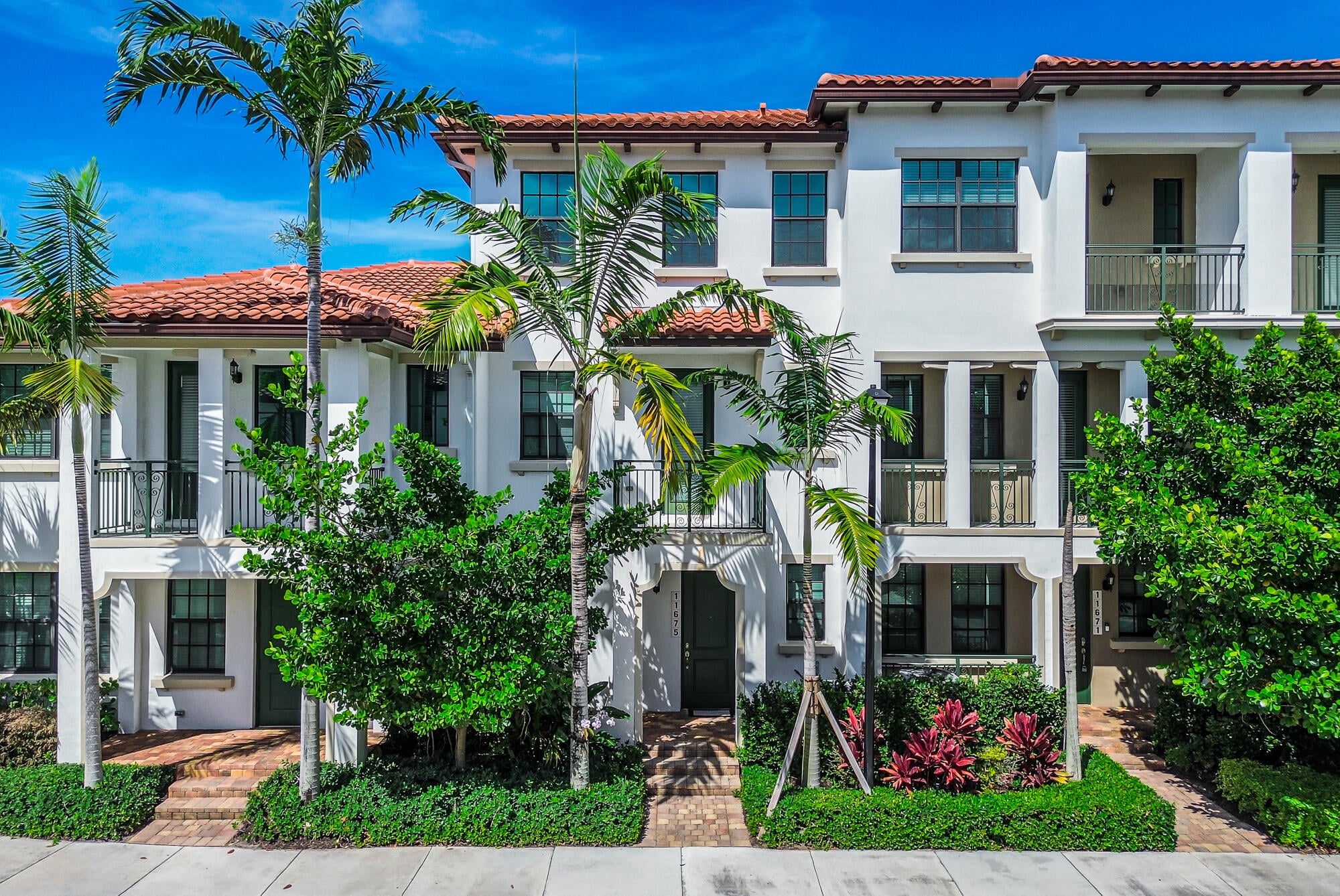 3BR – SingleFamilyResidence at 11675 SW 13th Court