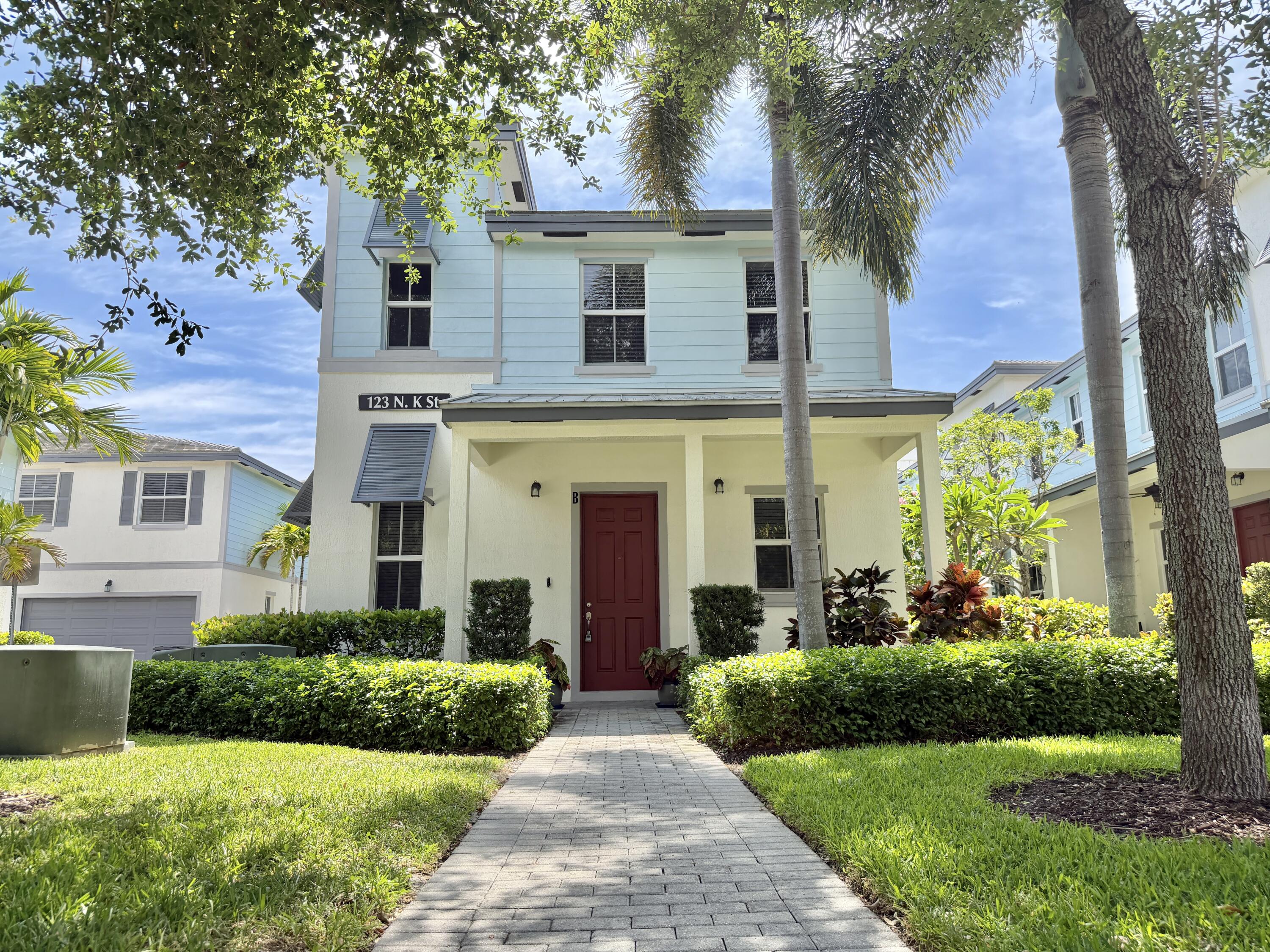 3BR – Townhouse at 123 N K Street #B