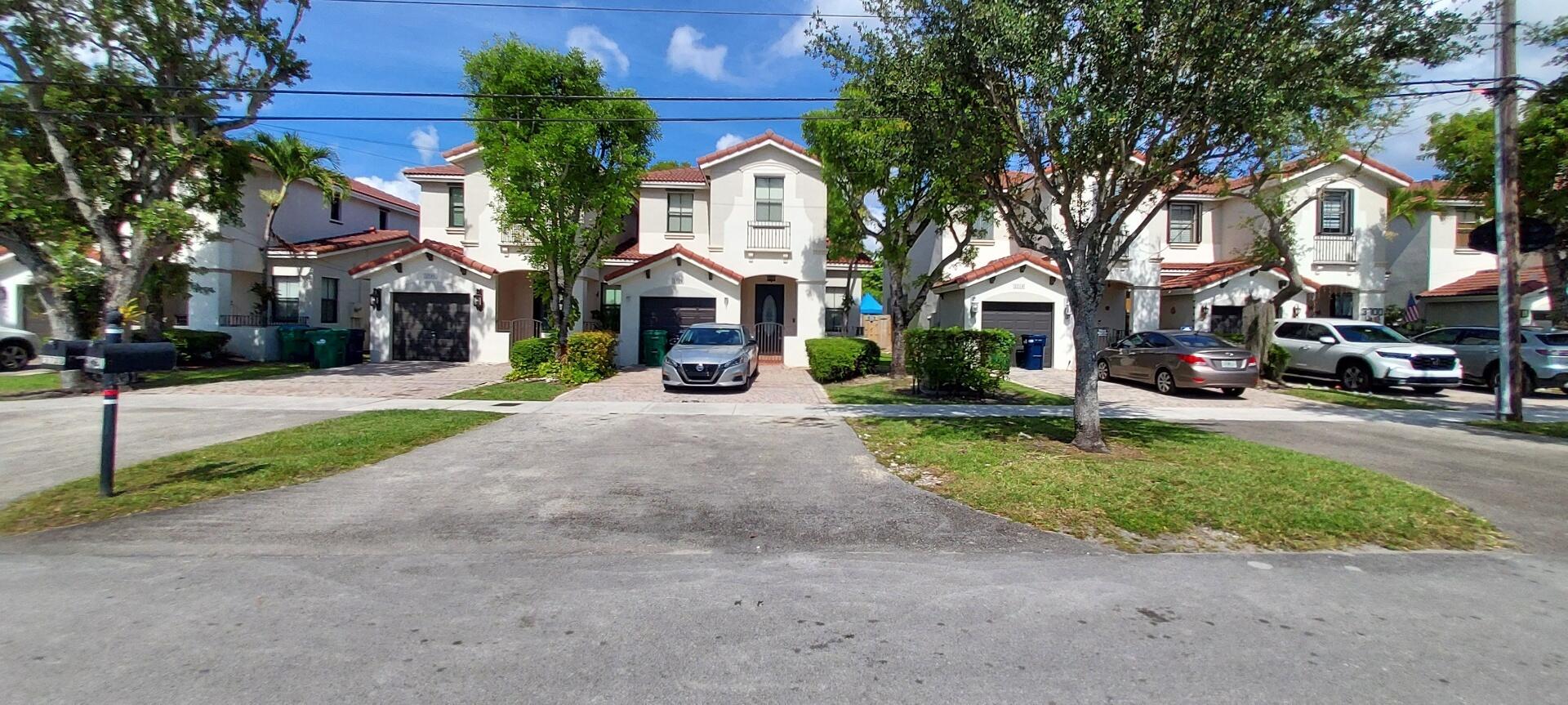 3BR – Townhouse at 3720 SW 69th Avenue #3720