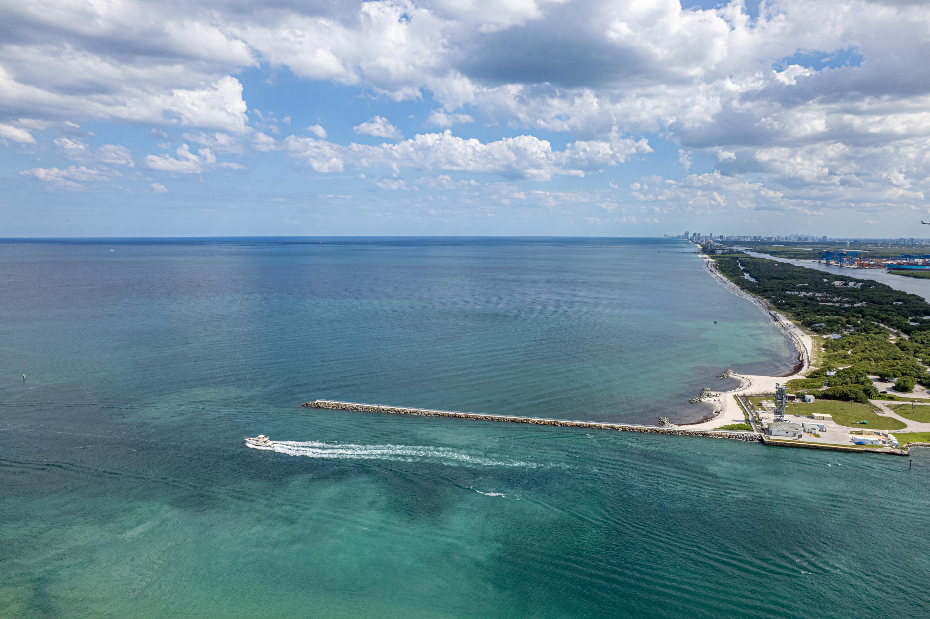 1BR – StockCooperative at 1900 S Ocean Drive