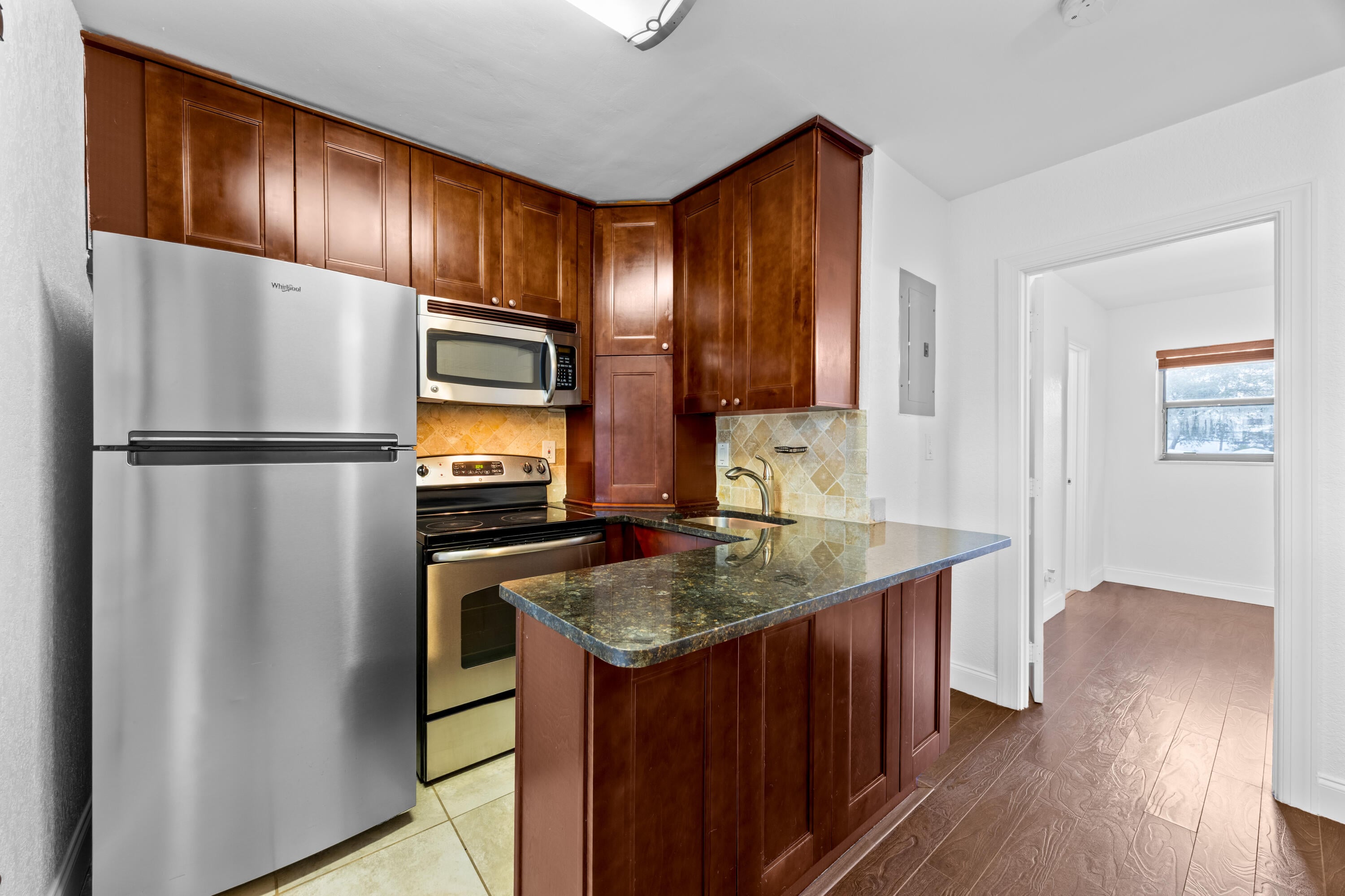 1BR – Apartment at 413 SE 16th Street #4