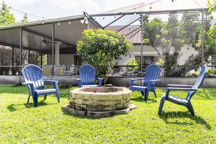 4BR – SingleFamilyResidence at 9823 NW Sun Pointe Drive NW #1