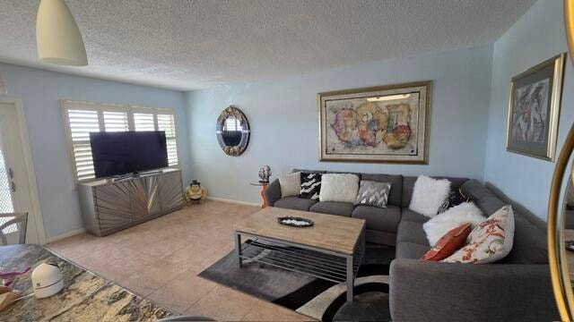 2BR – Condominium at 4030 Rexford #403