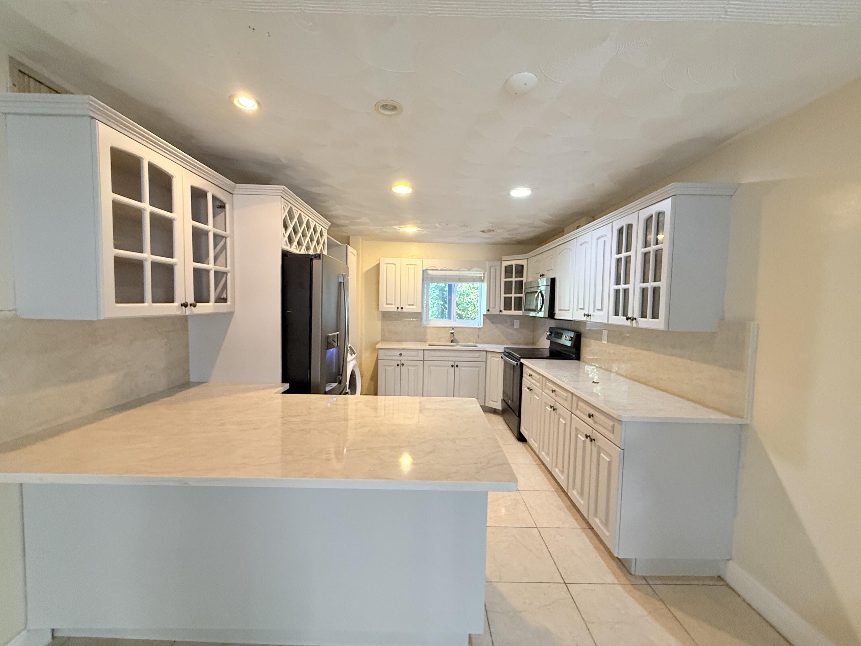 2BR – Condominium at 2210 Taylor Street #207