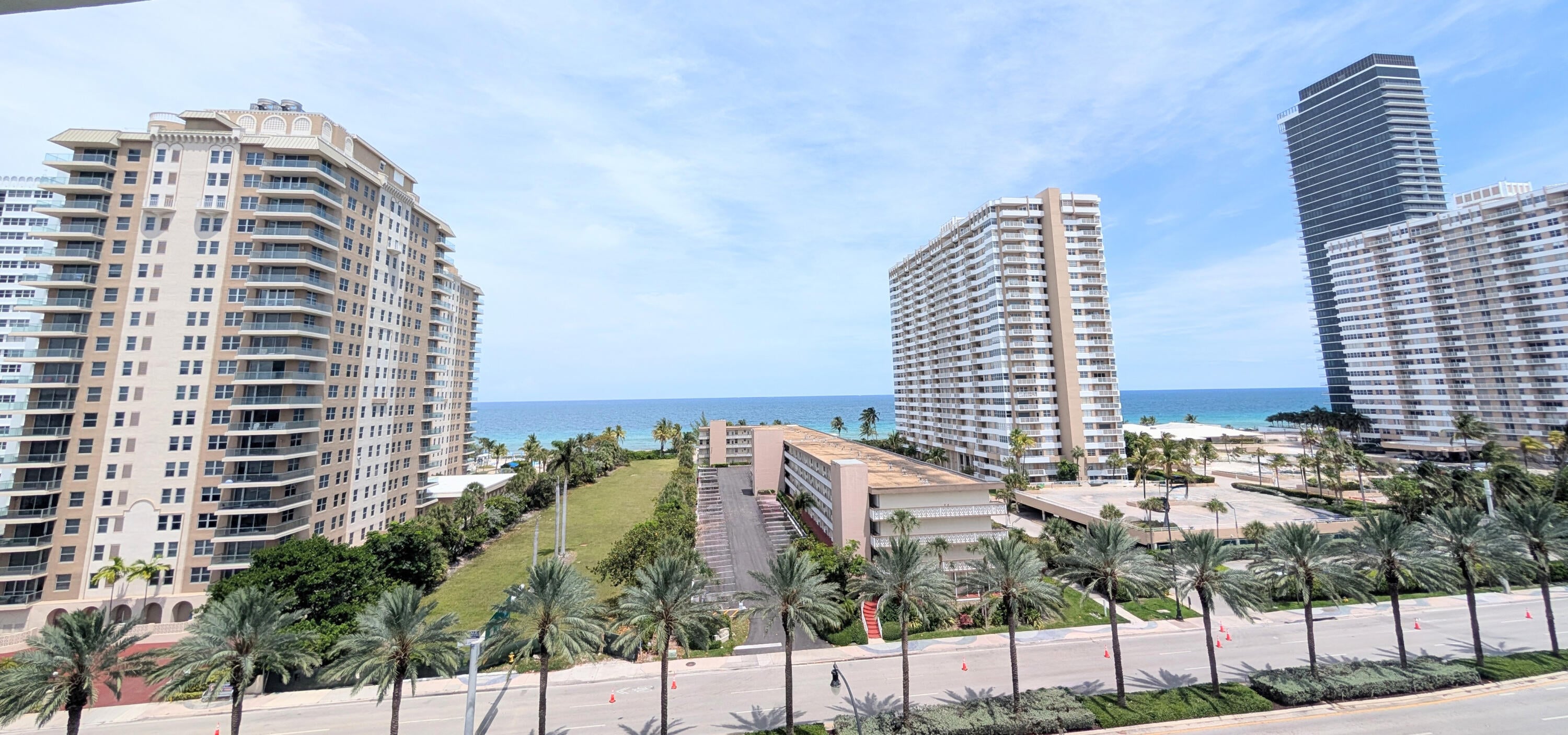 3BR – Condominium at 1945 S Ocean Drive #701