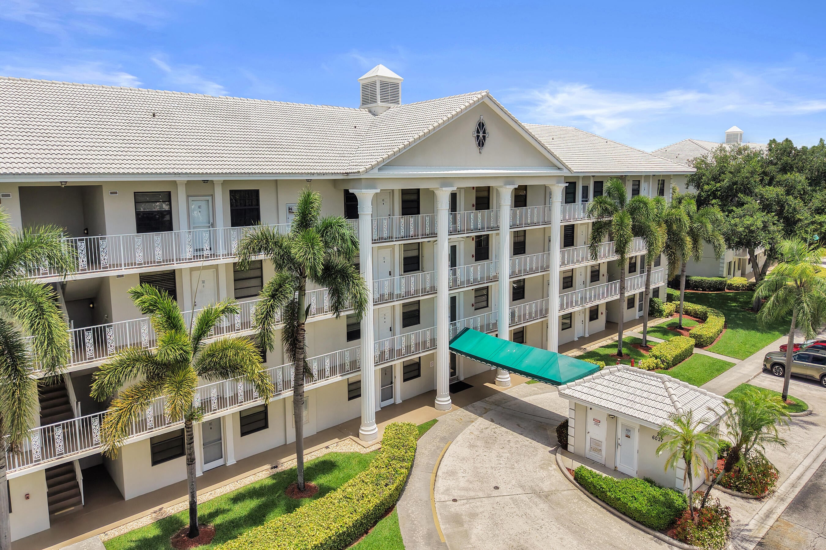2BR – Condominium at 6037 Balboa Circle #101