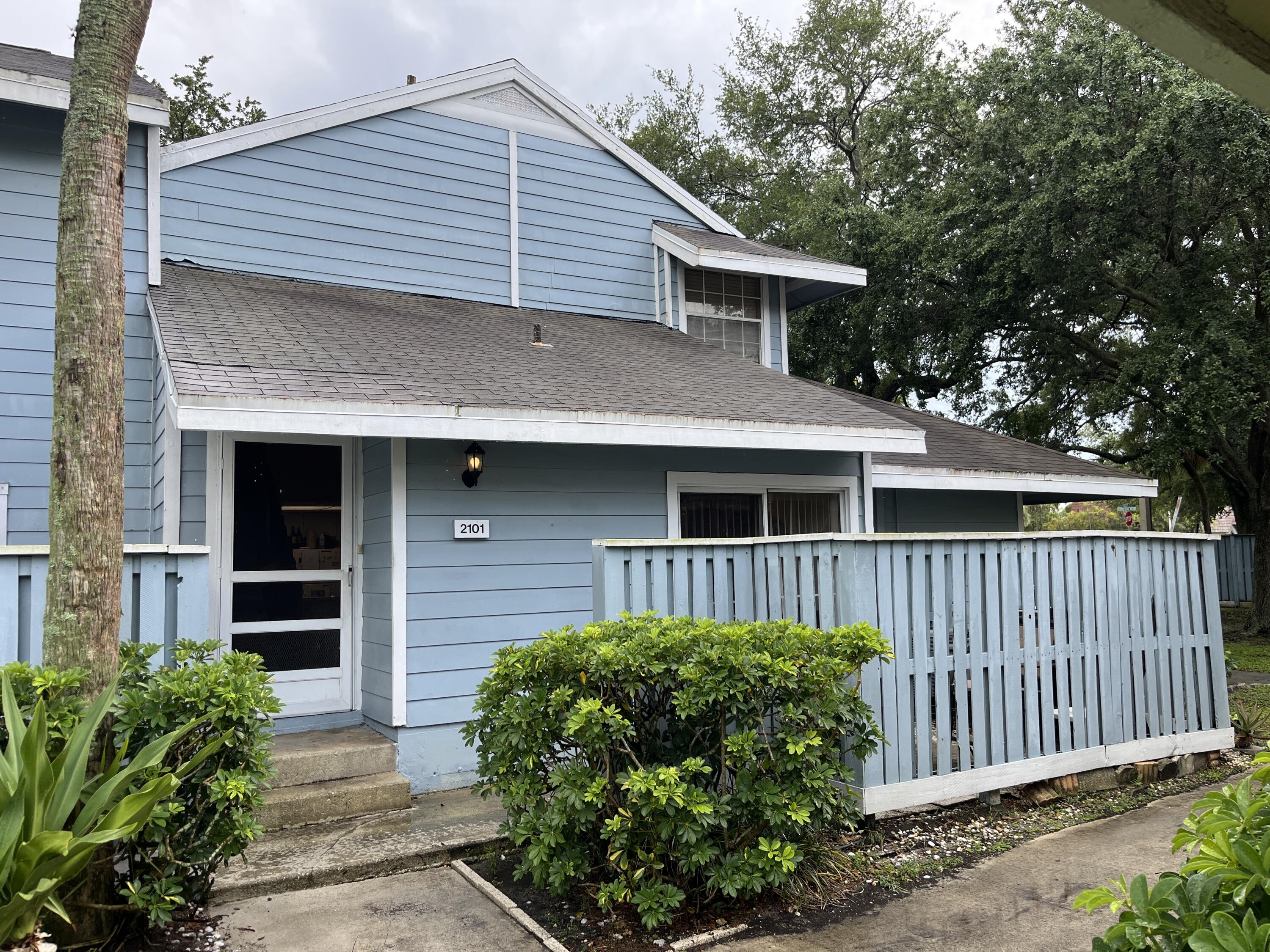 2BR – Townhouse at 2101 Champions Way