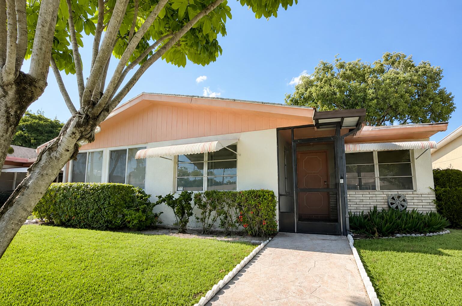 2BR – RES at 6069 La Palma Lane