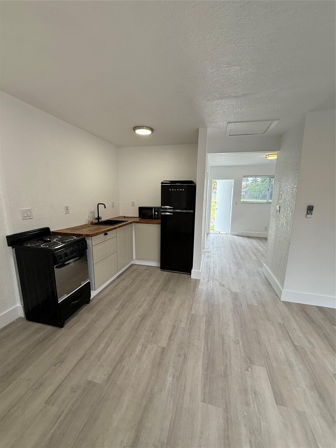 1BR – Apartment at 2213 Lincoln Street