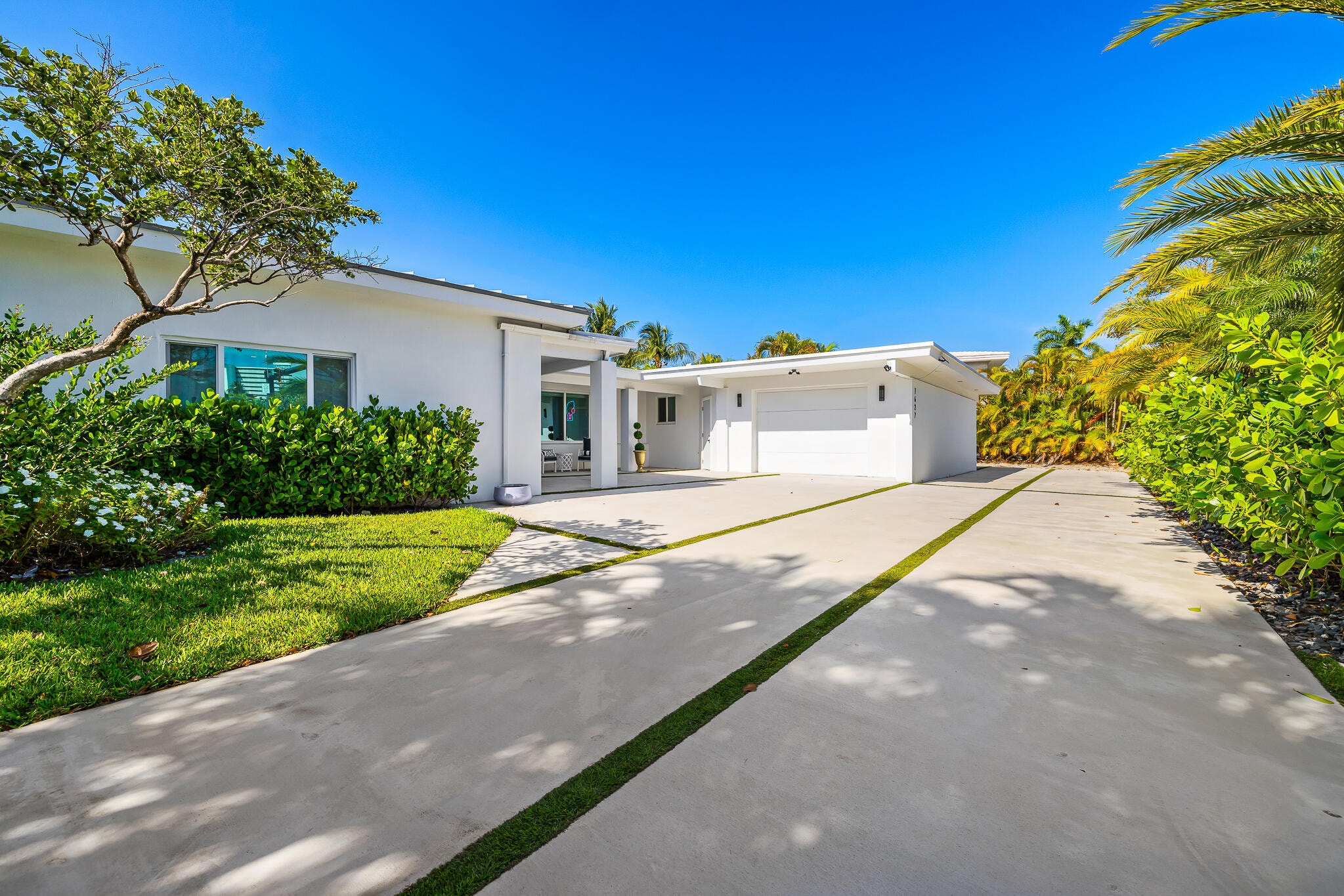 4BR – SingleFamilyResidence at 1627 Seabreeze Boulevard