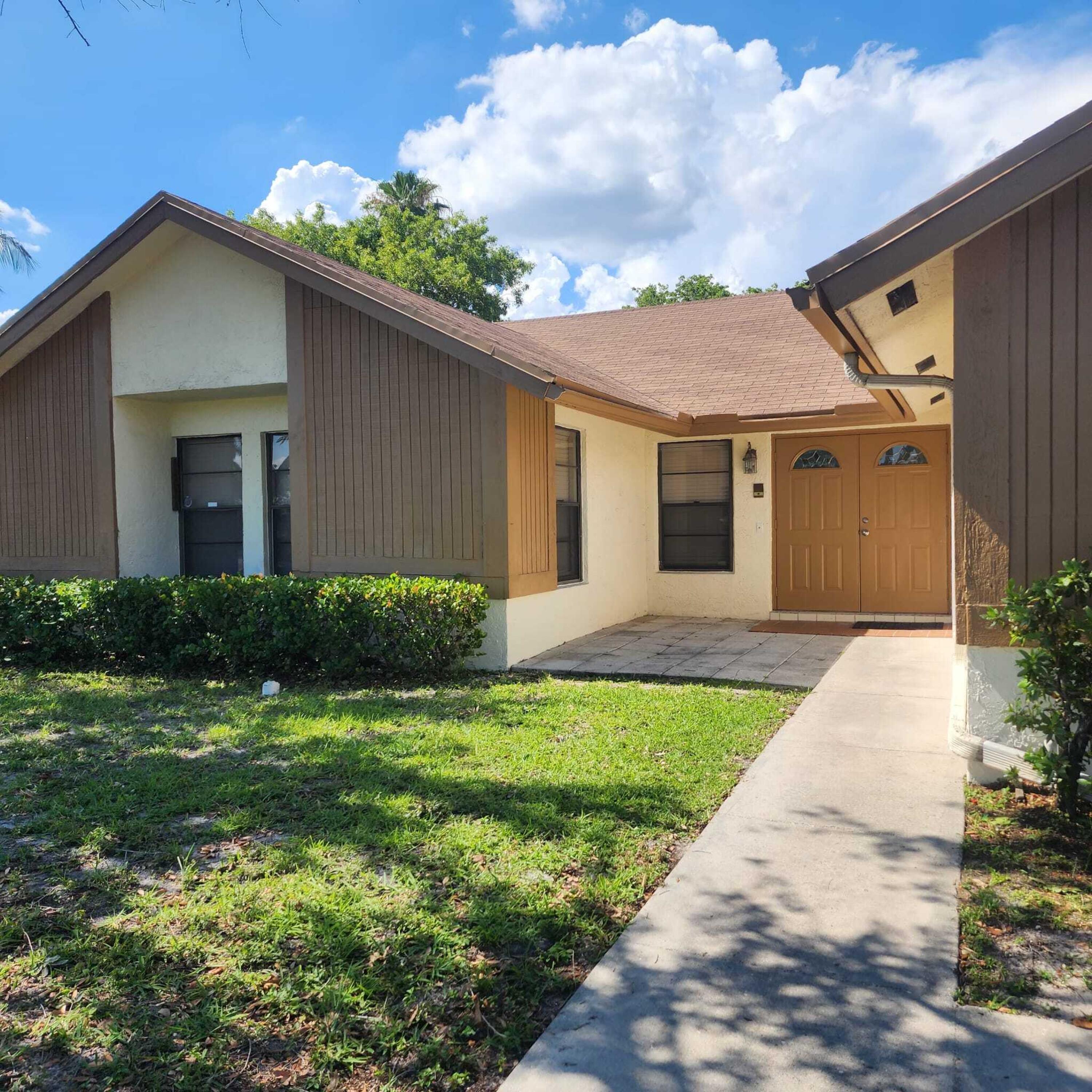 3BR – SingleFamilyResidence at 9915 NW 41st Court #9915