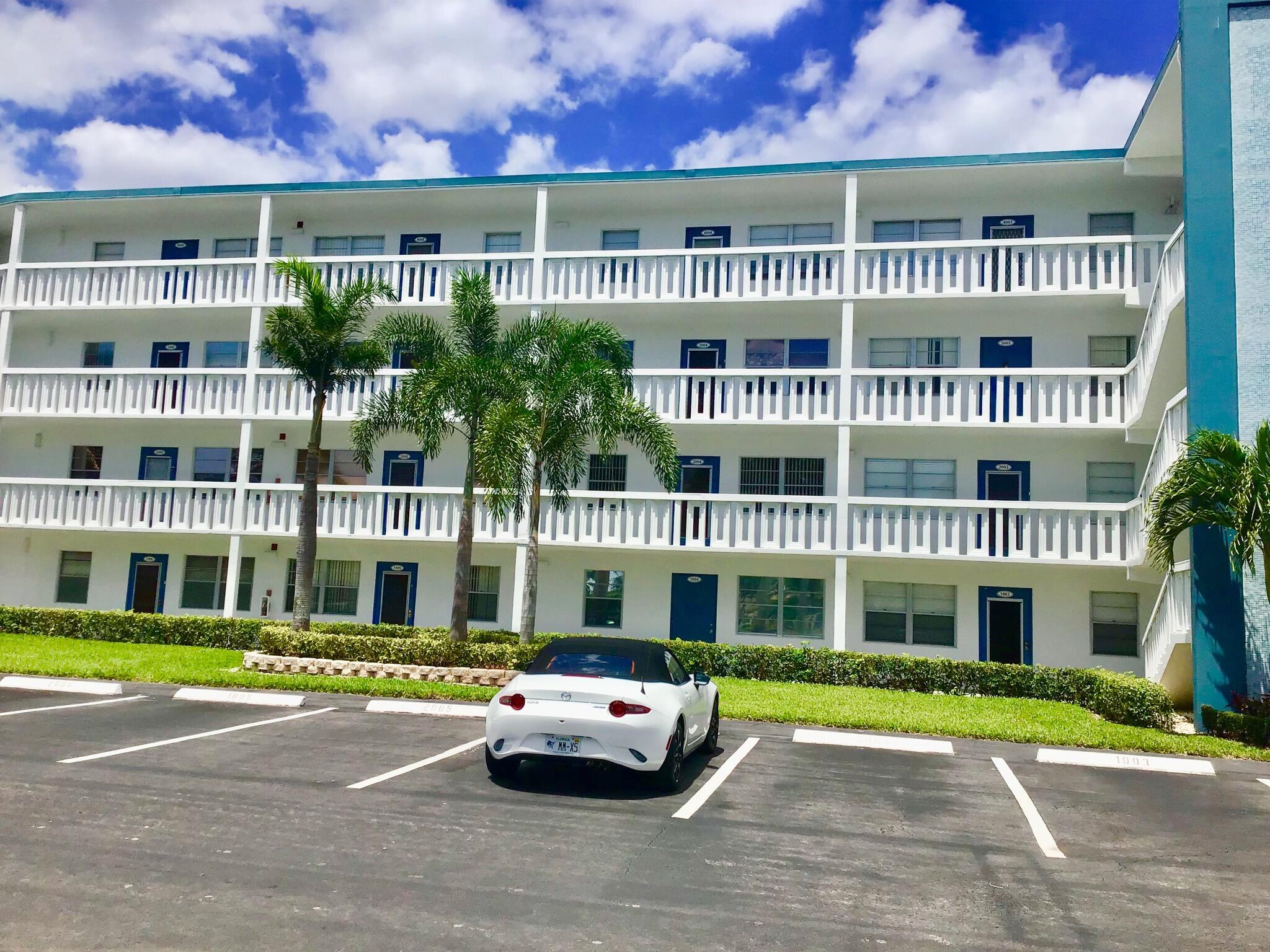 2BR – Condominium at 4004 Exeter A