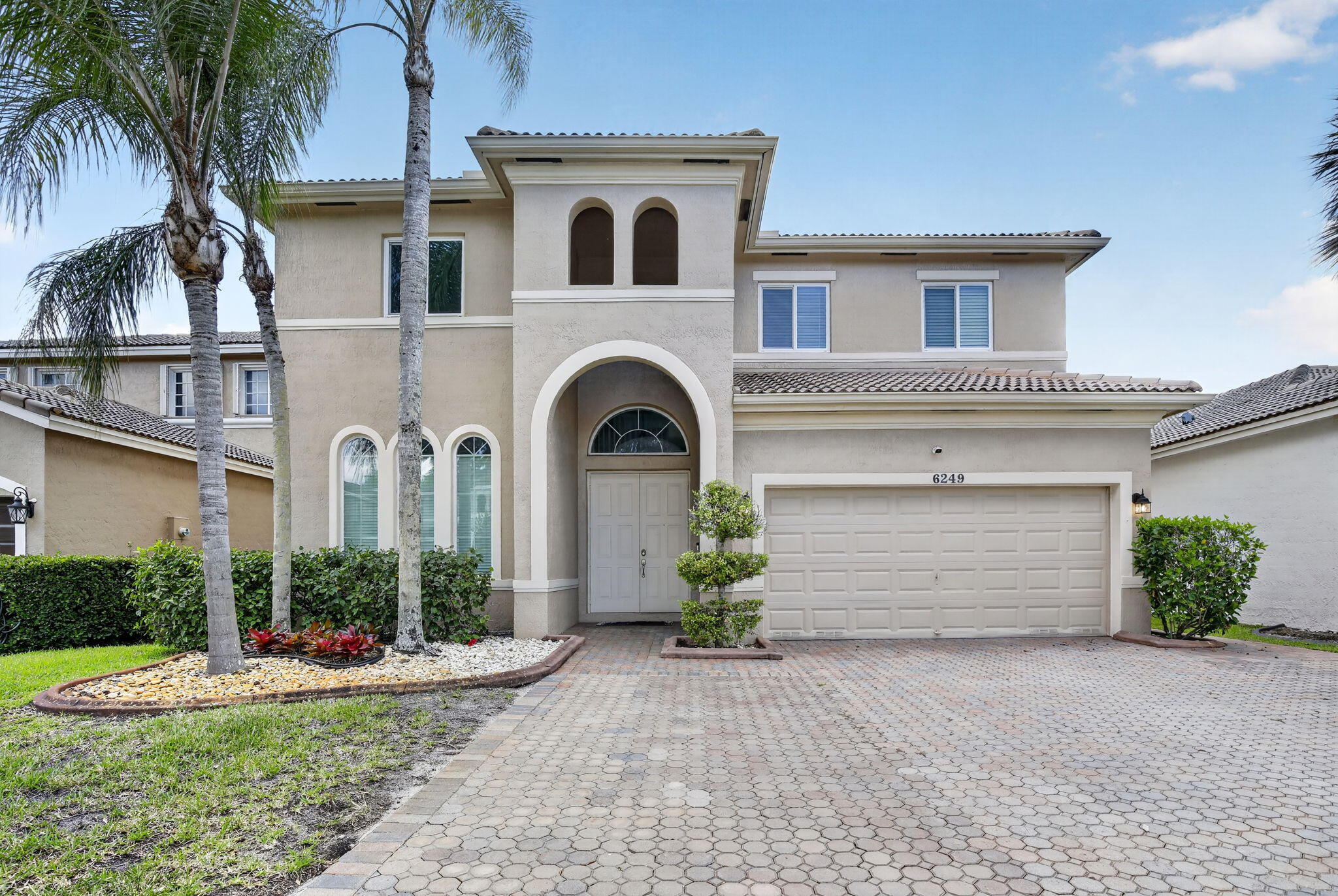 5BR – SingleFamilyResidence at 6249 SW 194th Avenue