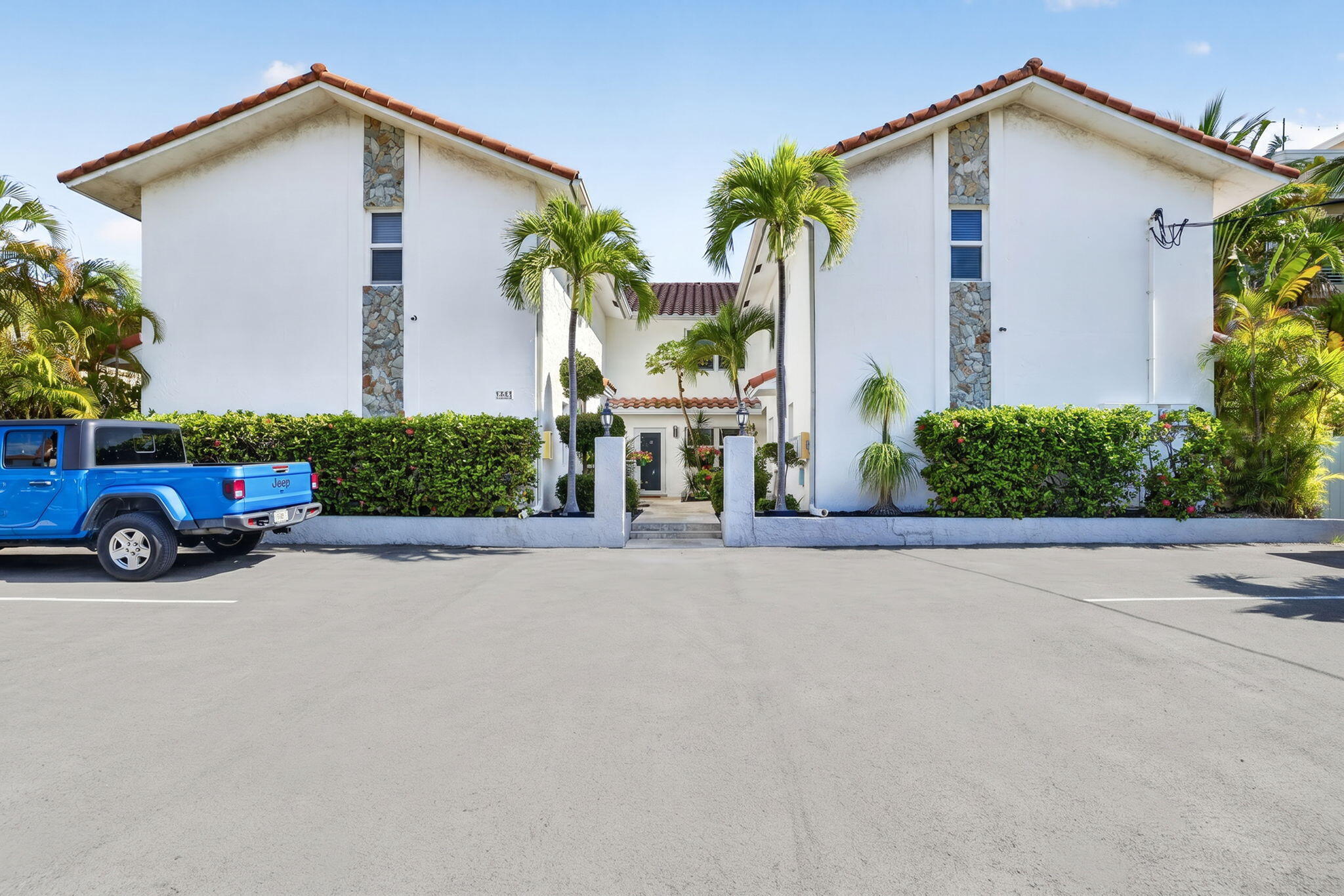2BR – Townhouse at 3221 NE 15th Street