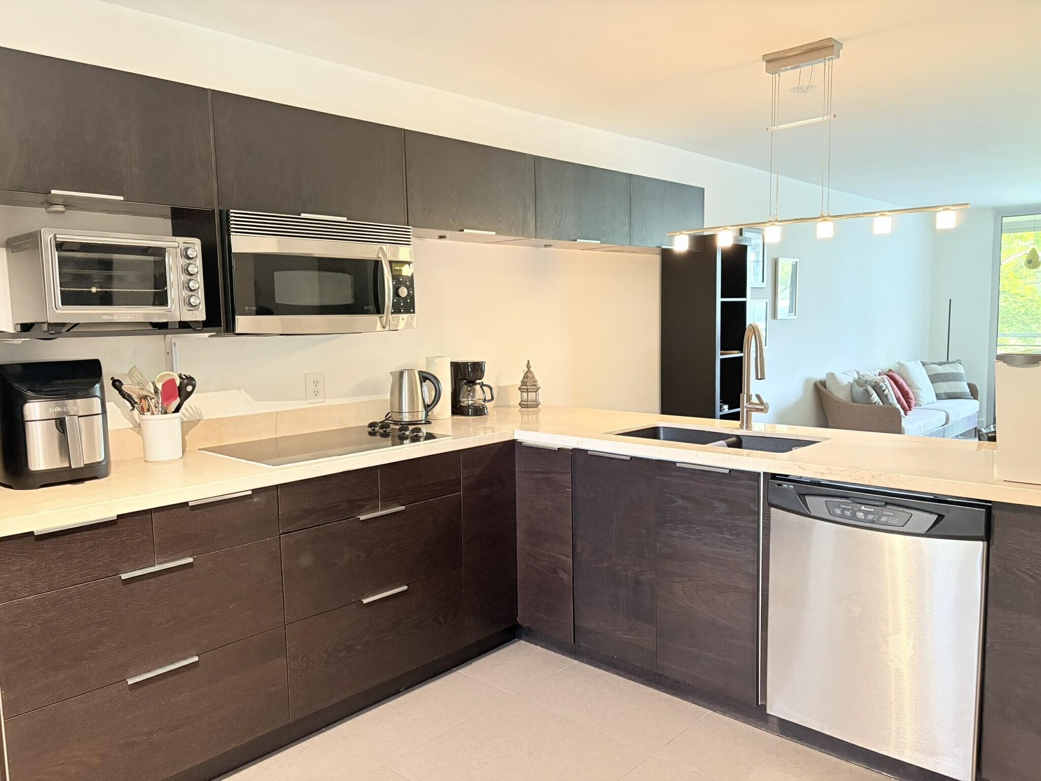 1BR – Condominium at 3503 Oaks Way #202