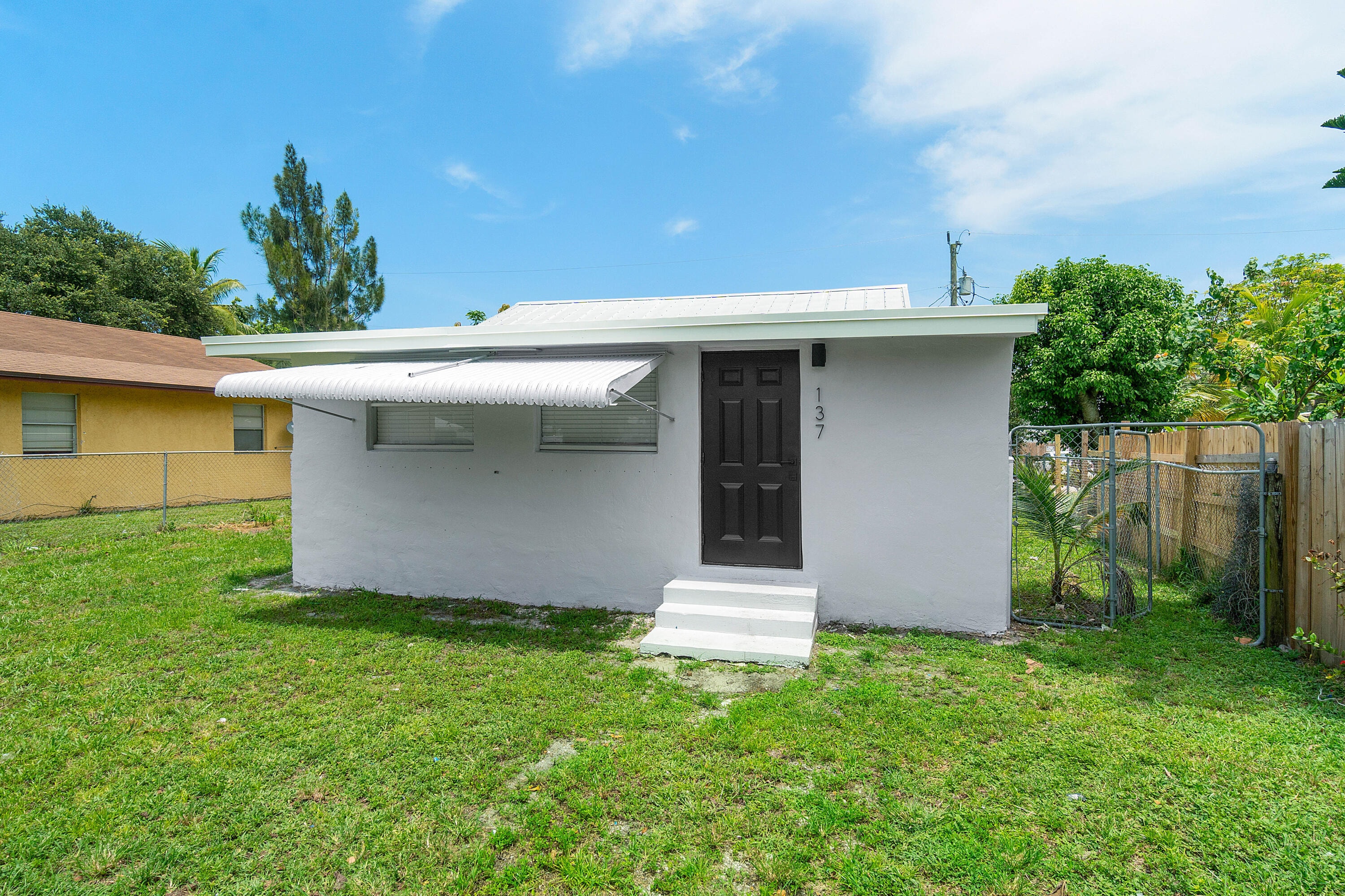 2BR – SingleFamilyResidence at 137 SW 9th Avenue