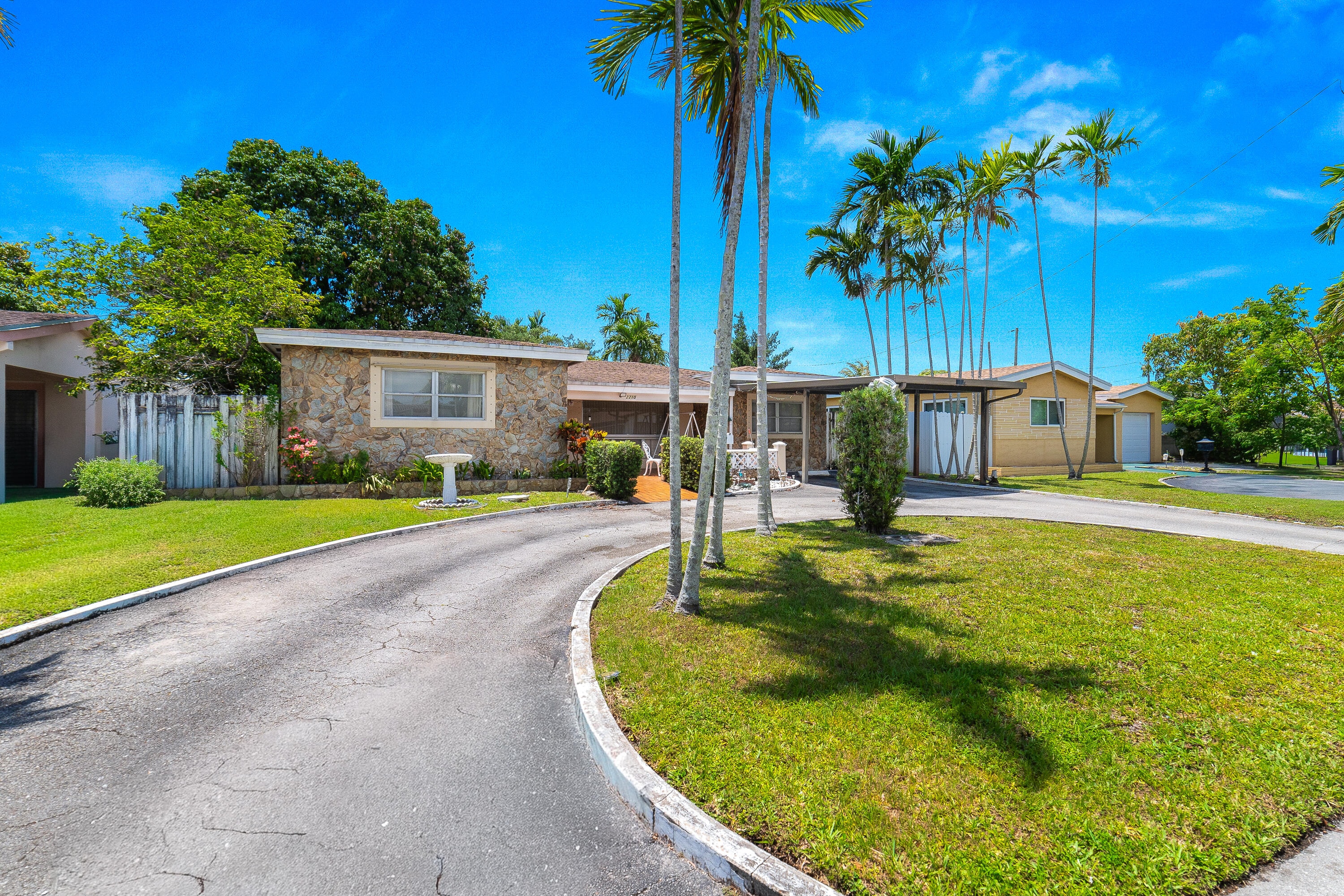 3BR – SingleFamilyResidence at 2210 Everglades Drive