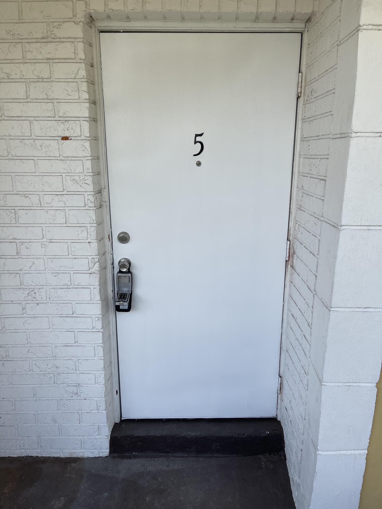 1BR – Condominium at 440 SE 2nd Avenue #5