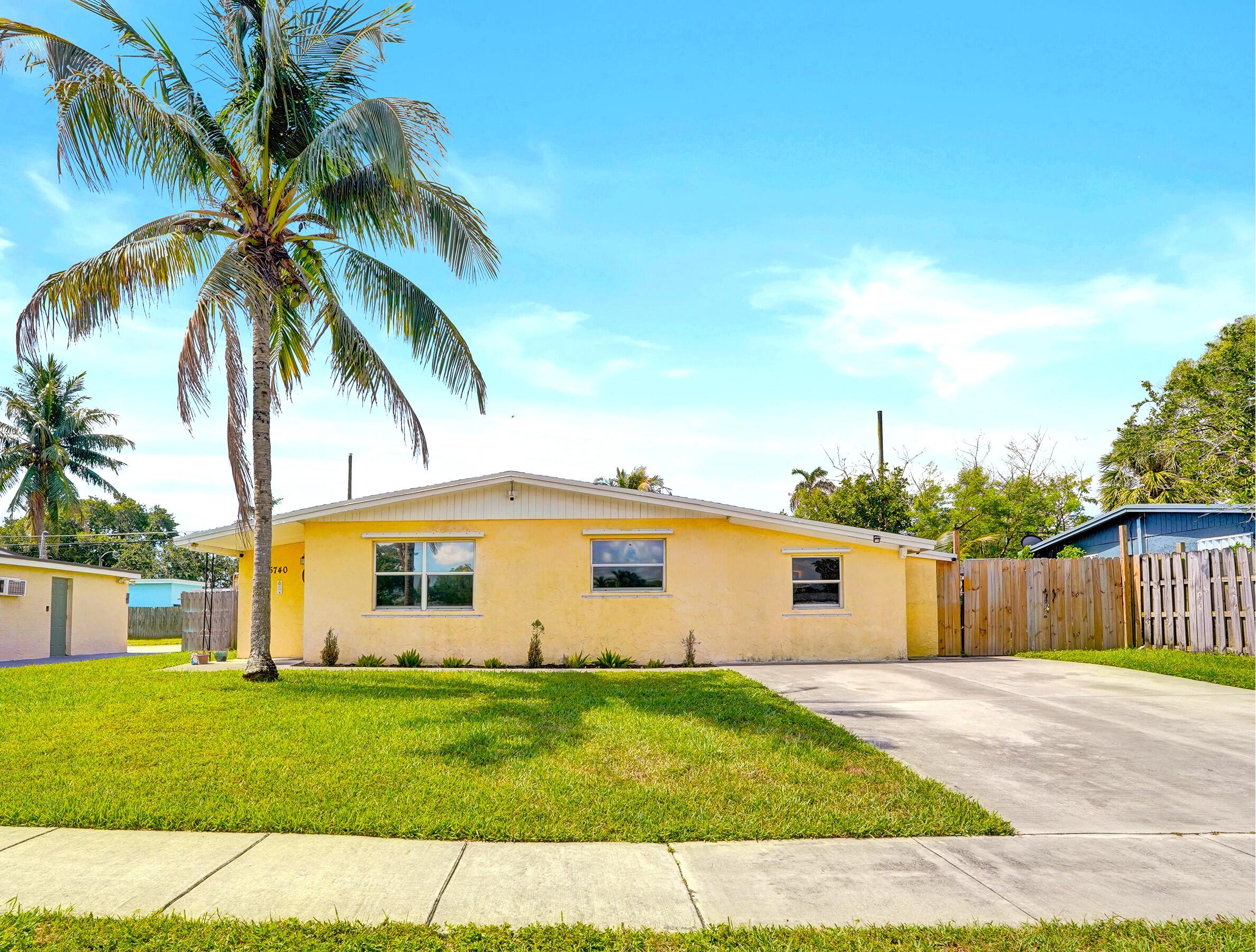 2BR – SingleFamilyResidence at 5740 SW 38th Street
