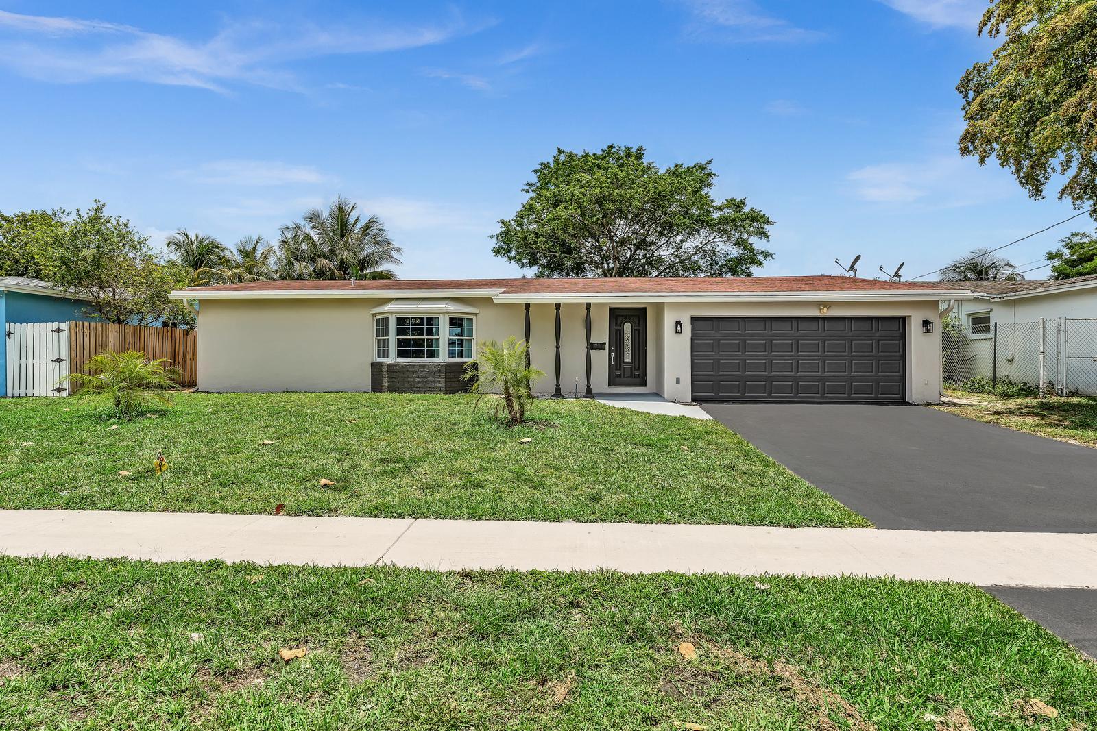 4BR – SingleFamilyResidence at 2411 NW 87th Avenue