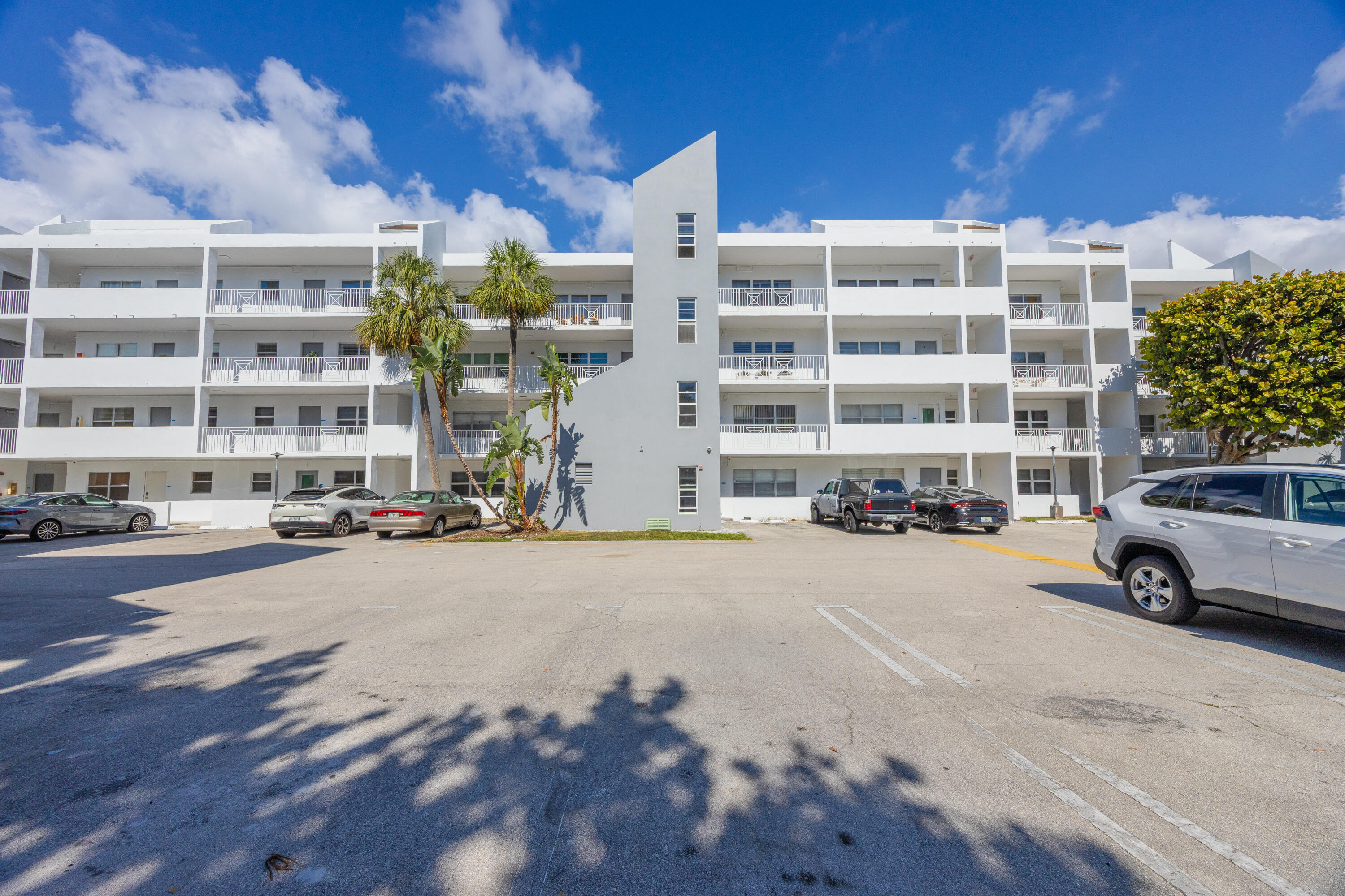 2BR – Condominium at 2850 NE 14th Street Causeway #210b