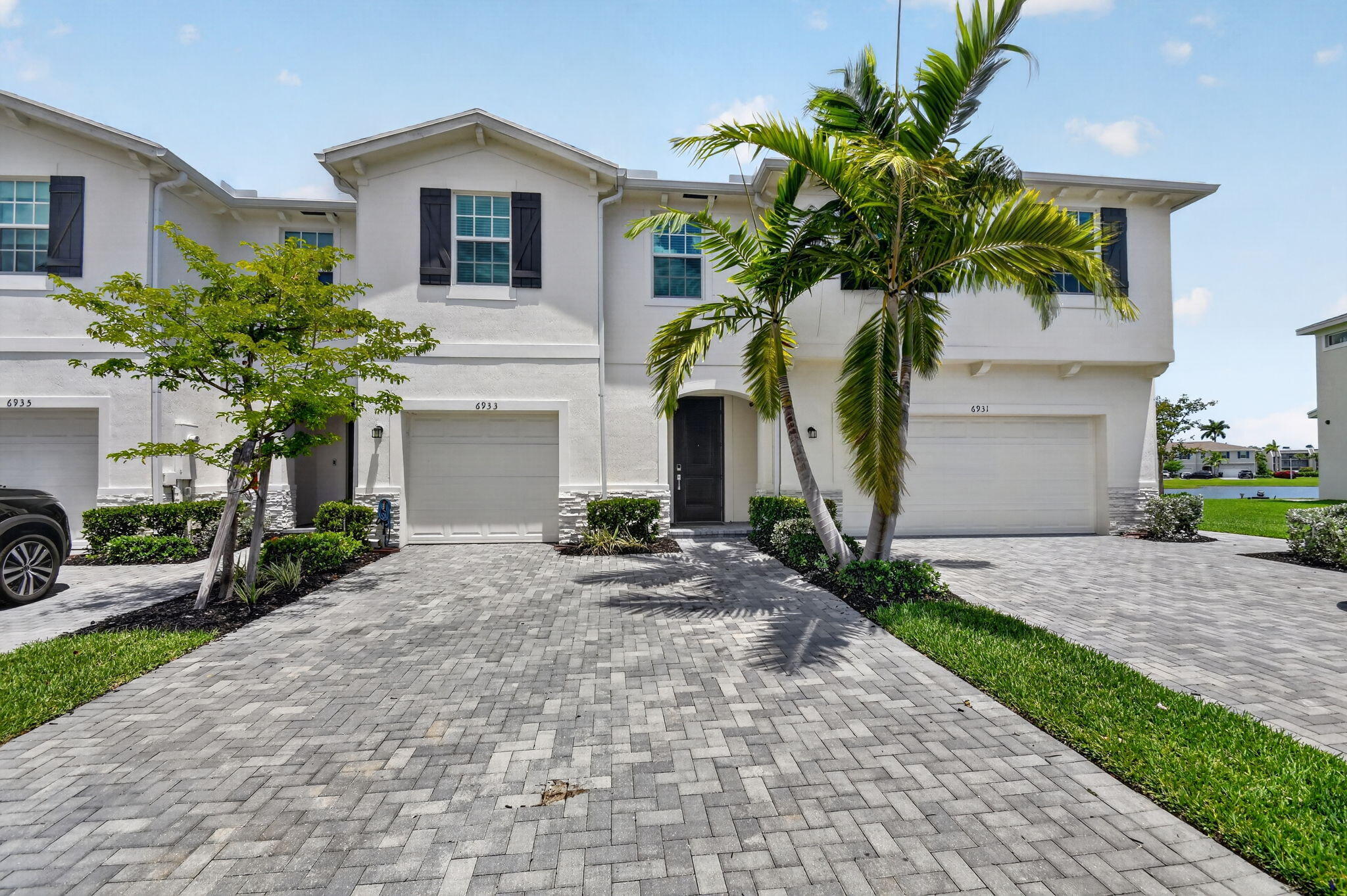 4BR – Townhouse at 6933 N Harbours Edge Avenue