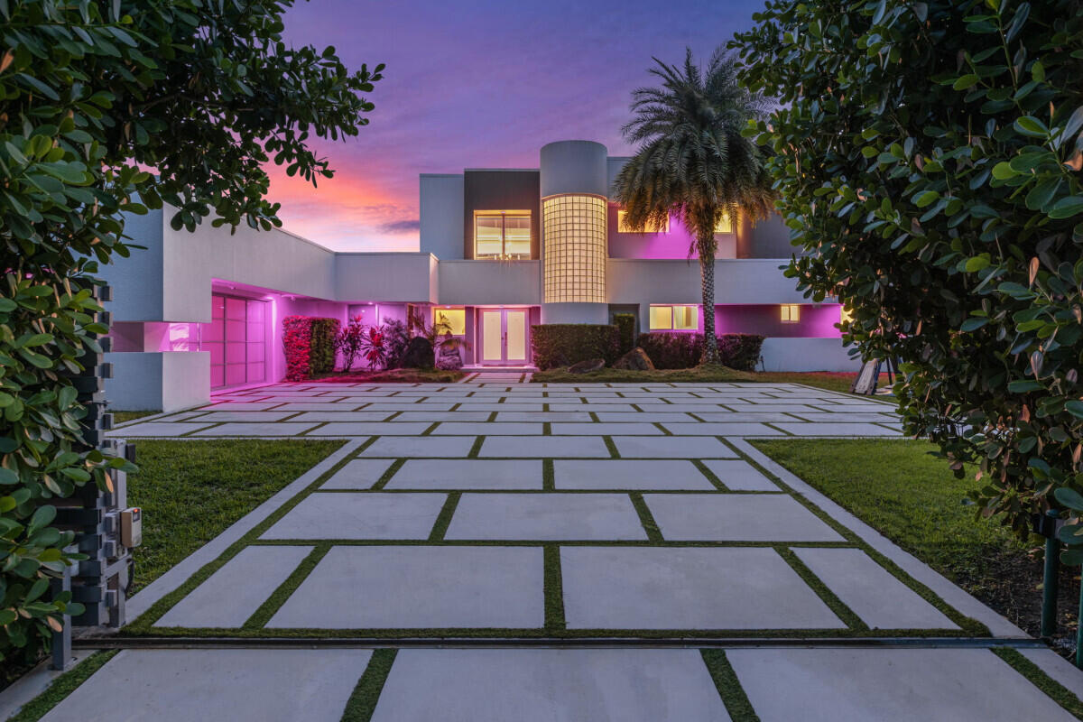 4BR – SingleFamilyResidence at 11700 SW 22nd Court