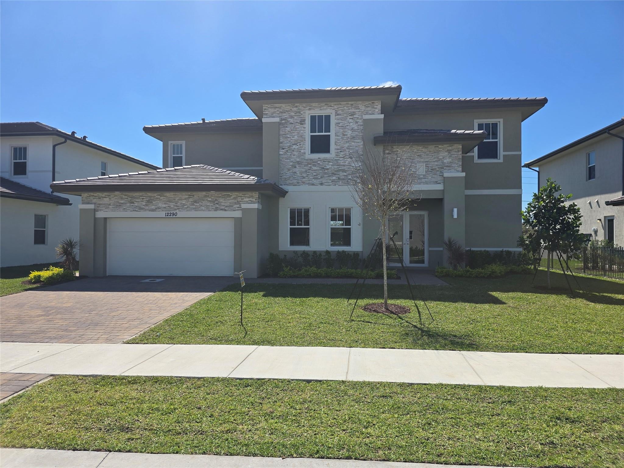 4BR – SingleFamilyResidence at 12290 SW 44th Court
