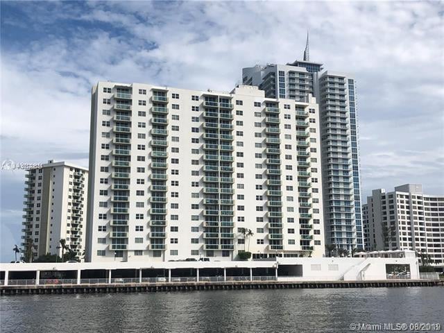 2BR – Condominium at 3000 S Ocean Drive #322
