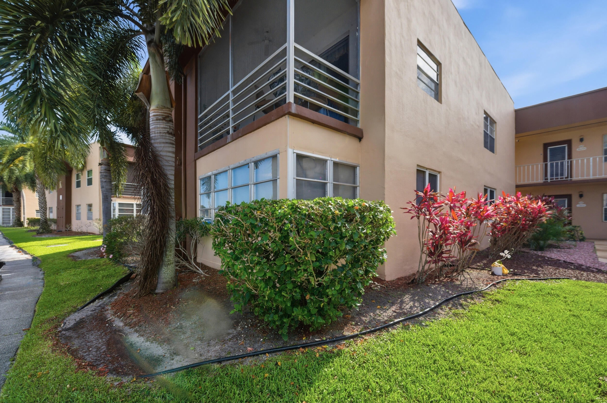 1BR – Condominium at 519 Burgundy K