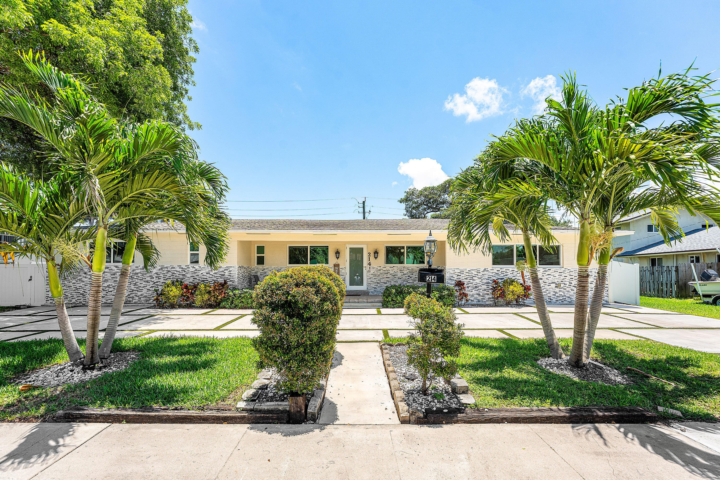 3BR – SingleFamilyResidence at 214 SE 5th Street