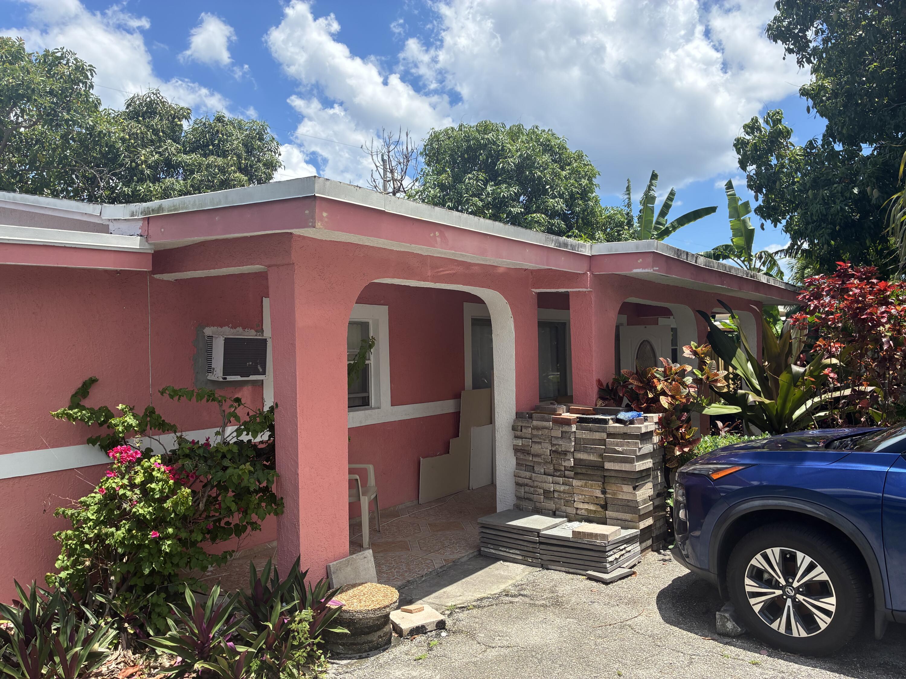 3BR – SingleFamilyResidence at 3120 NE 8th Avenue