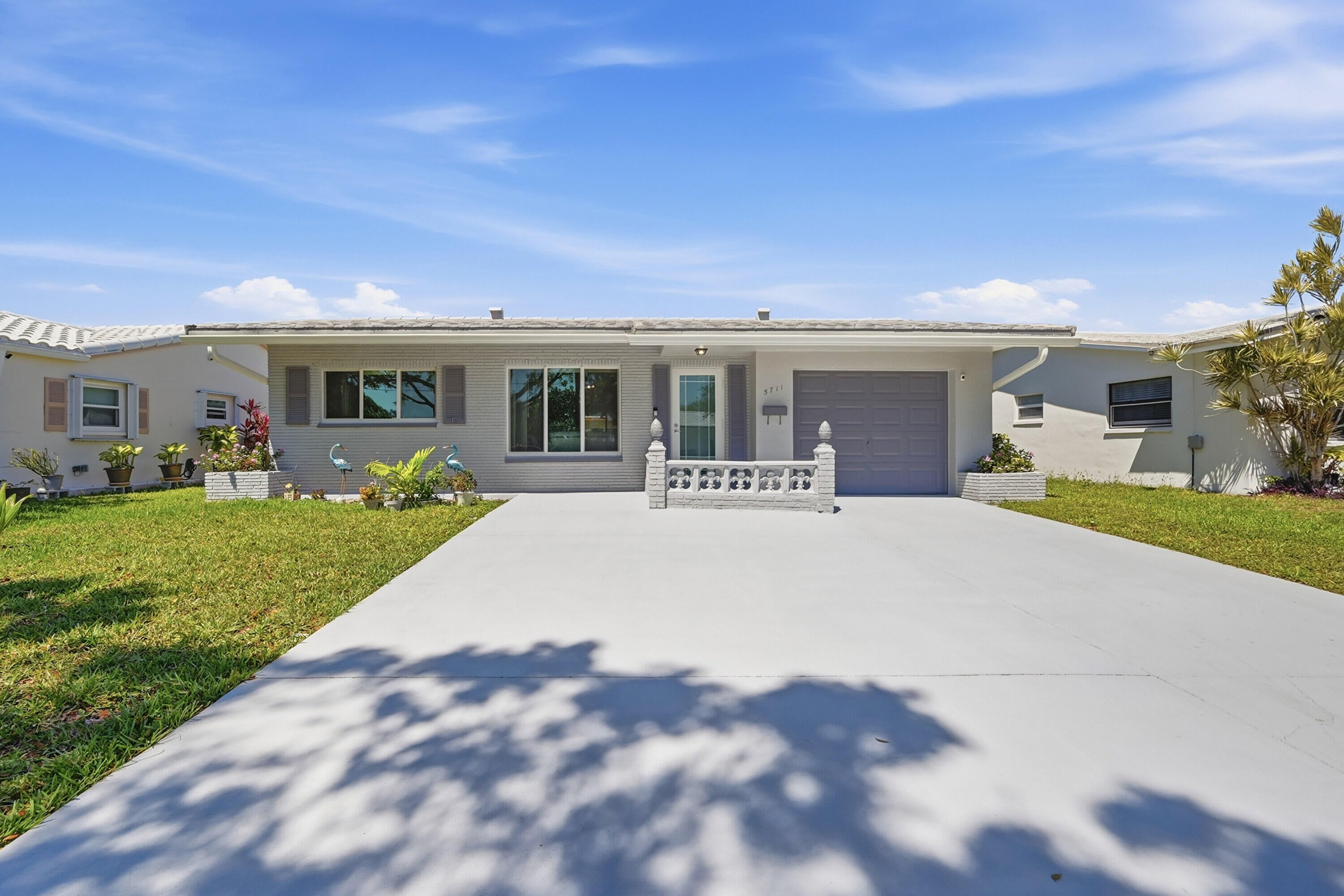 2BR – SingleFamilyResidence at 5711 NW 84th Terrace