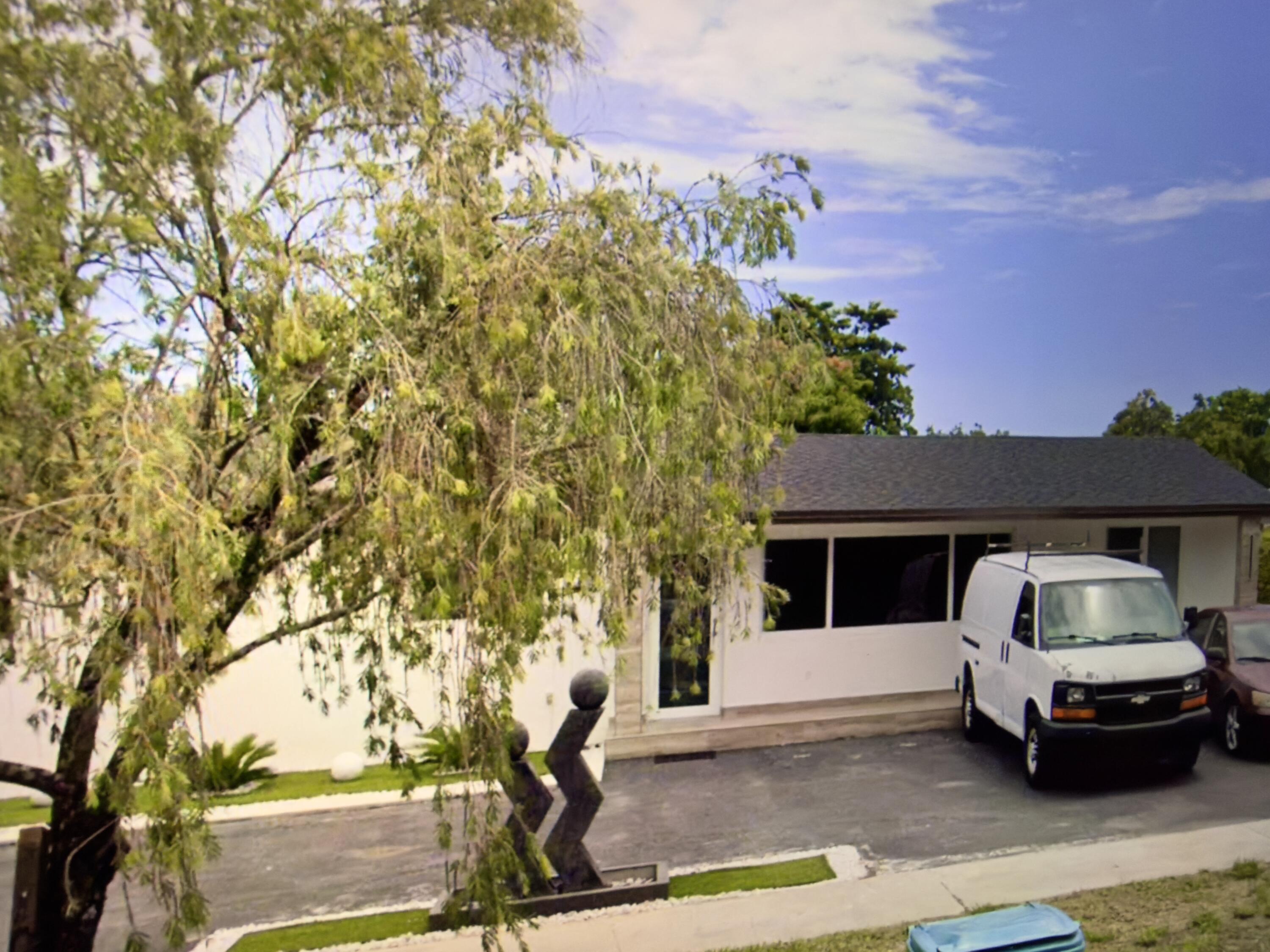 5BR – SingleFamilyResidence at 10040 SW 32nd Street