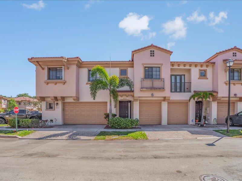 3BR – Townhouse at 4712 Grand Cypress Circle N