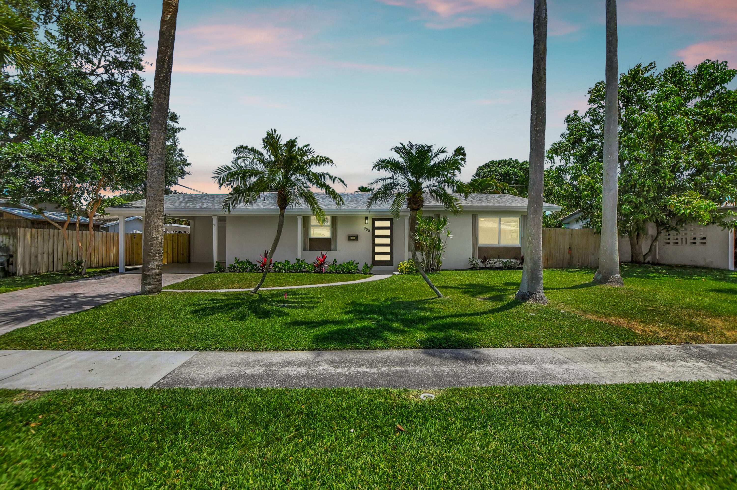 2BR – SingleFamilyResidence at 832 SW 10th Avenue