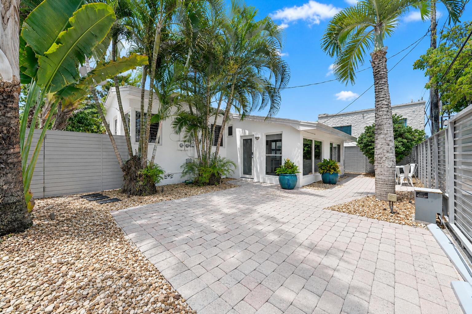 3BR – SingleFamilyResidence at 1523 SE 2nd Court