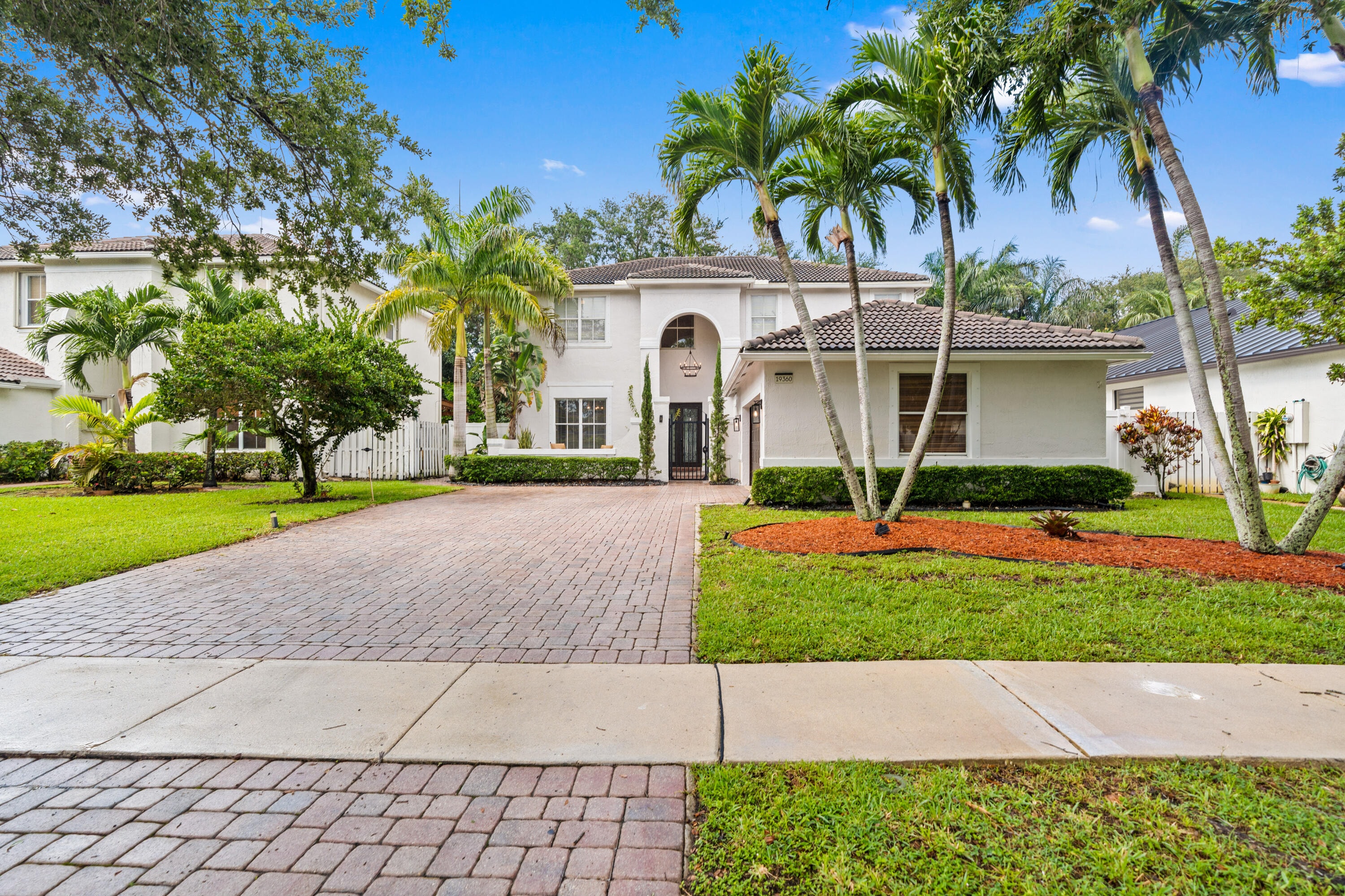 5BR – SingleFamilyResidence at 19360 SW 29th Court