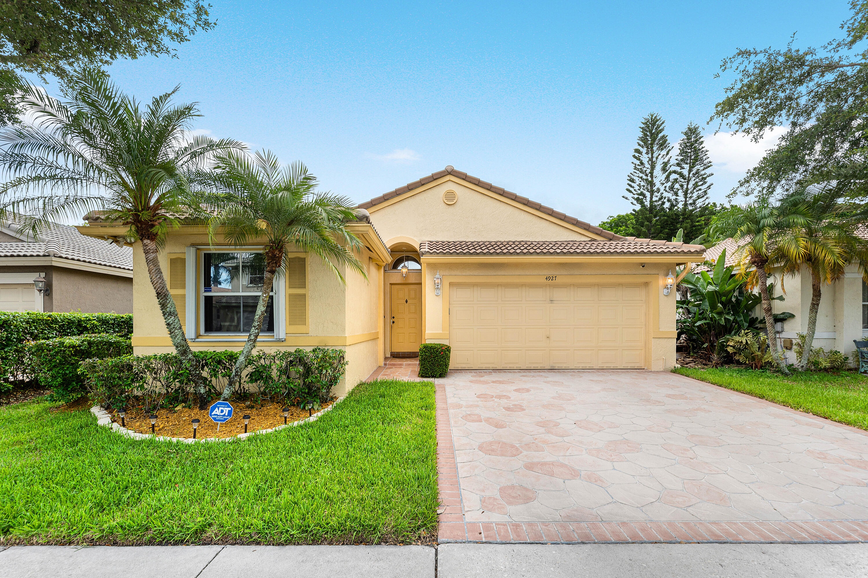 3BR – SingleFamilyResidence at 4927 NW 55th Boulevard