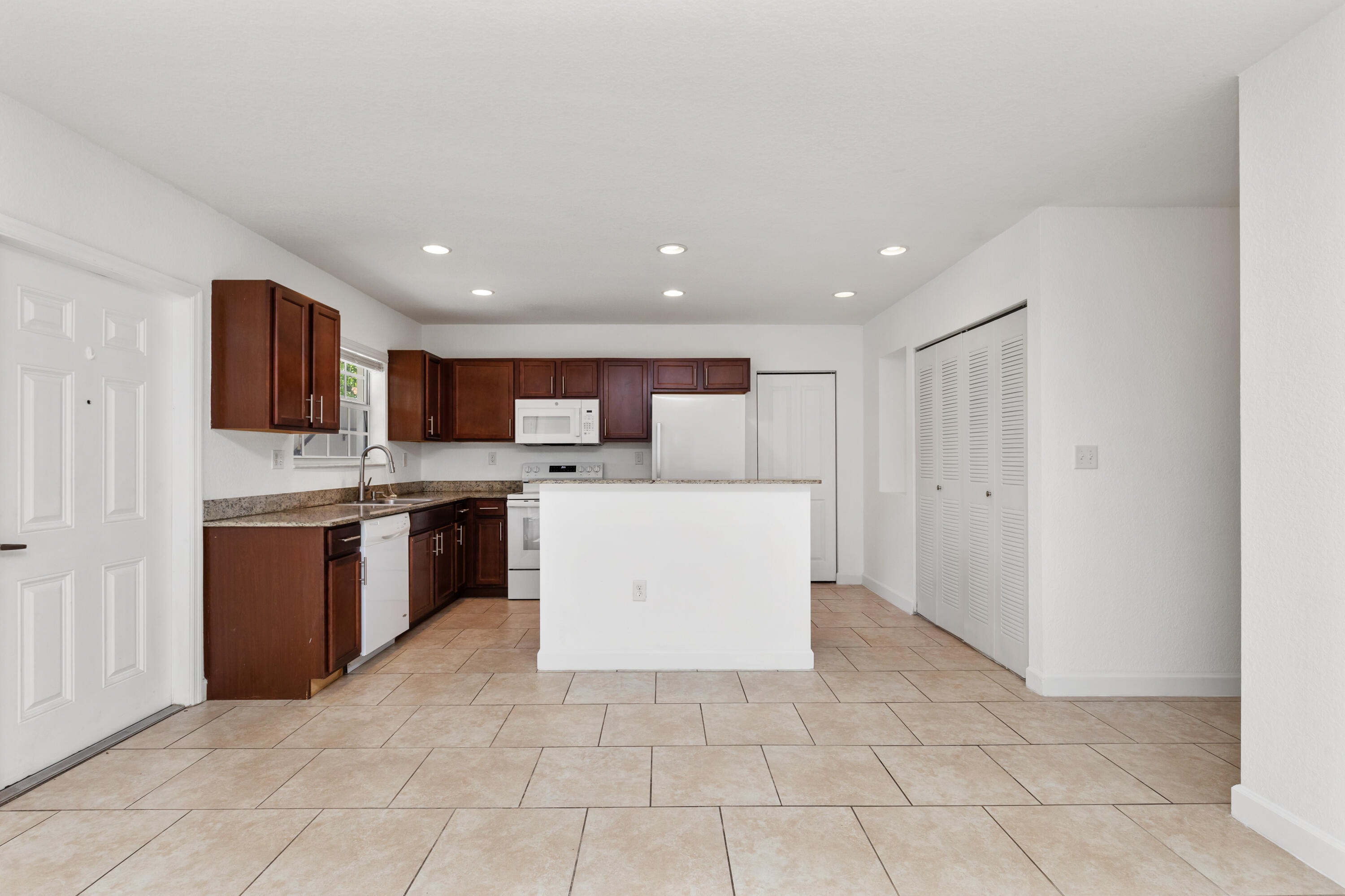 2BR – Apartment at 3525 NW 114th Lane #3529