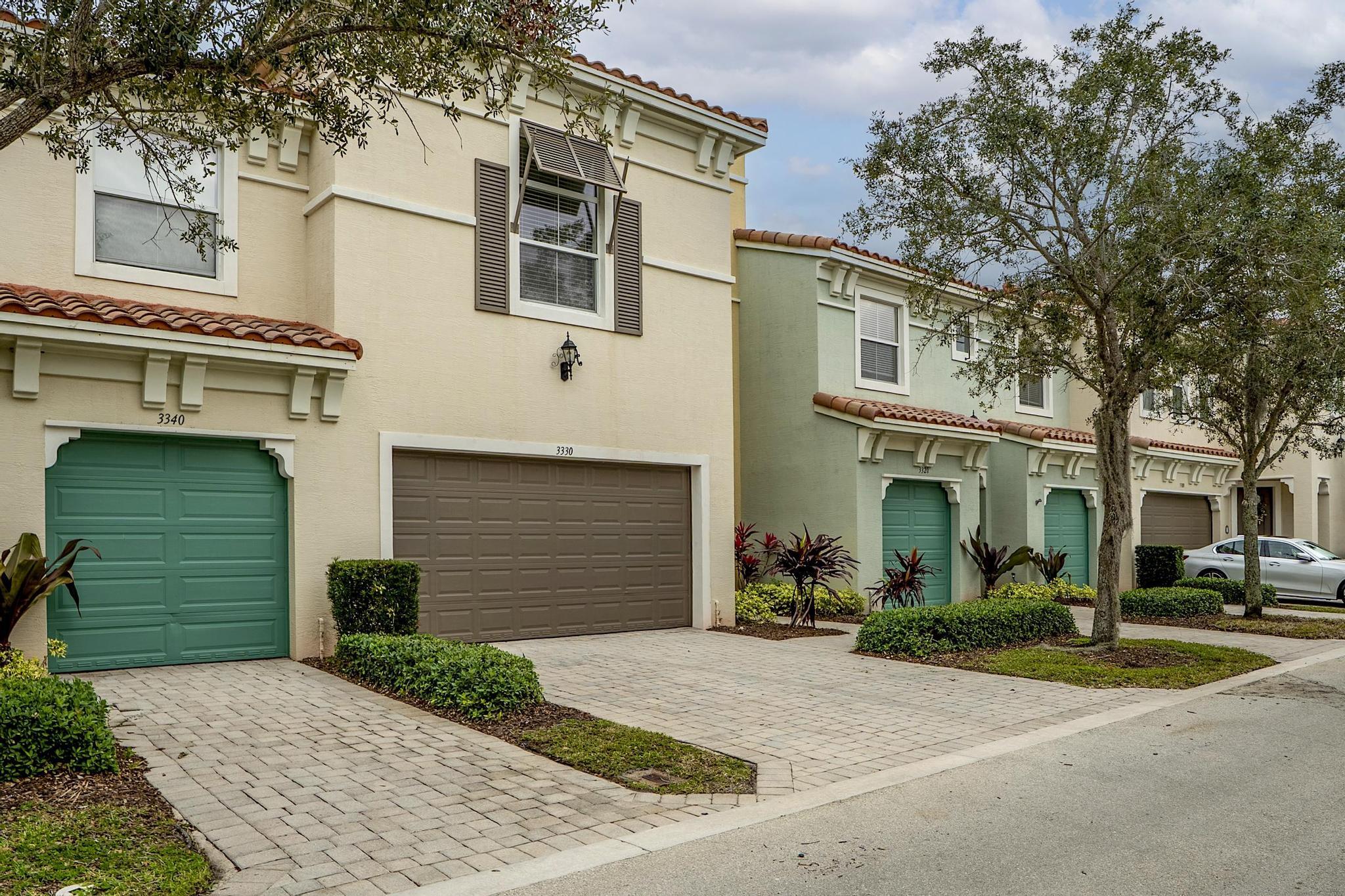 3BR – Townhouse at 3330 NW 124th Way