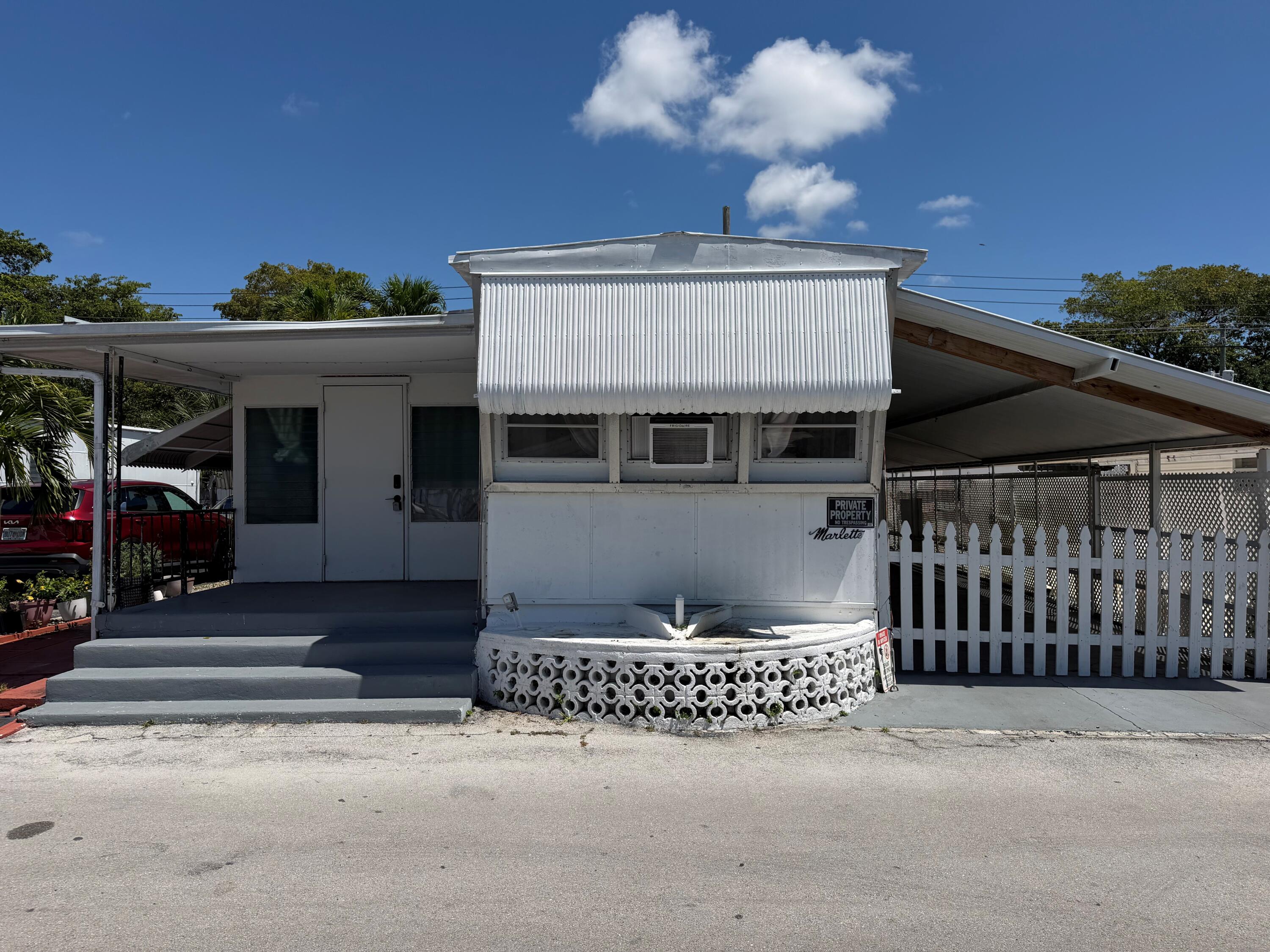 2BR – SingleFamilyResidence at 820 SW 1st Place