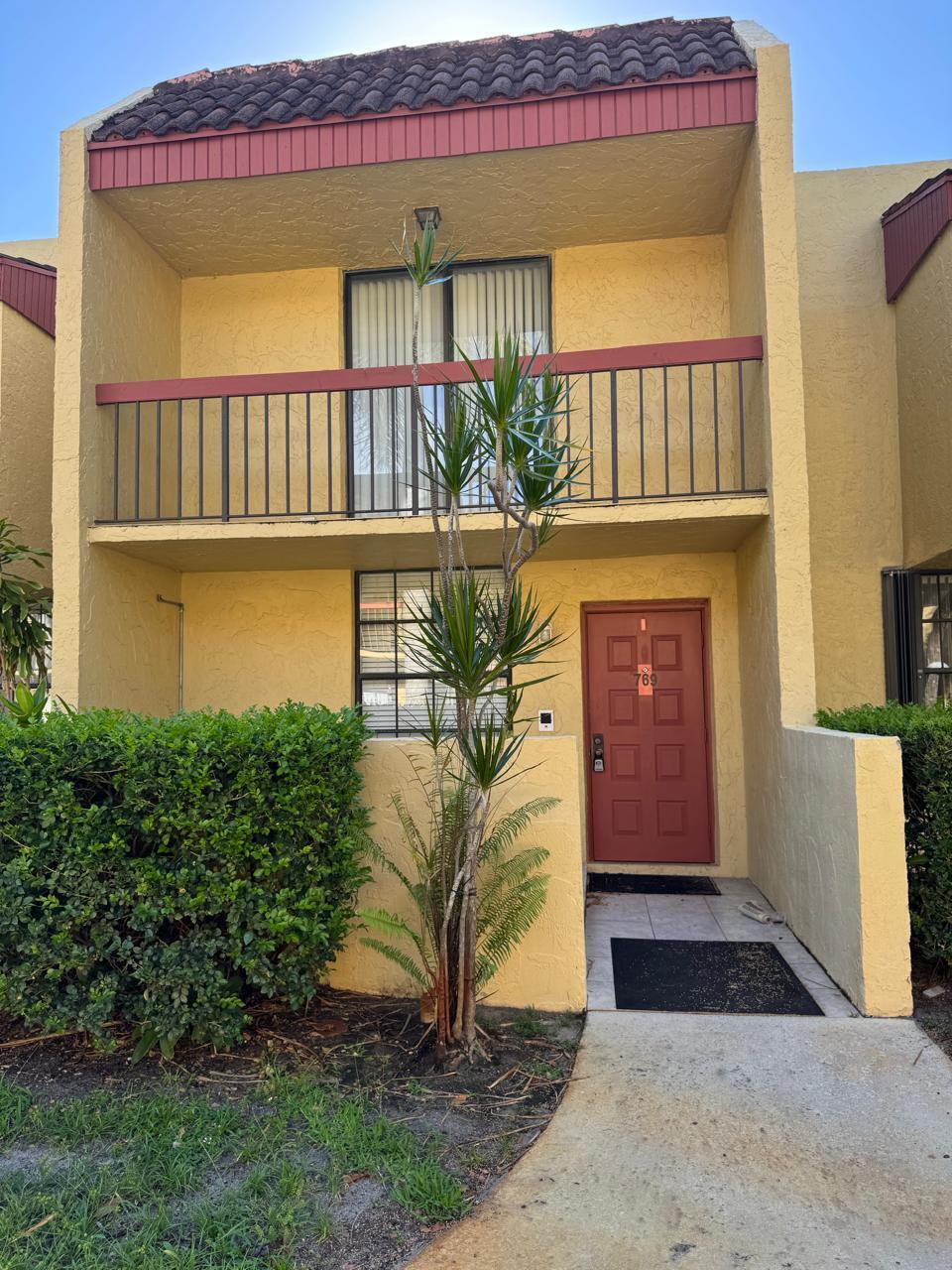 2BR – Townhouse at 769 SE 1st Way #85